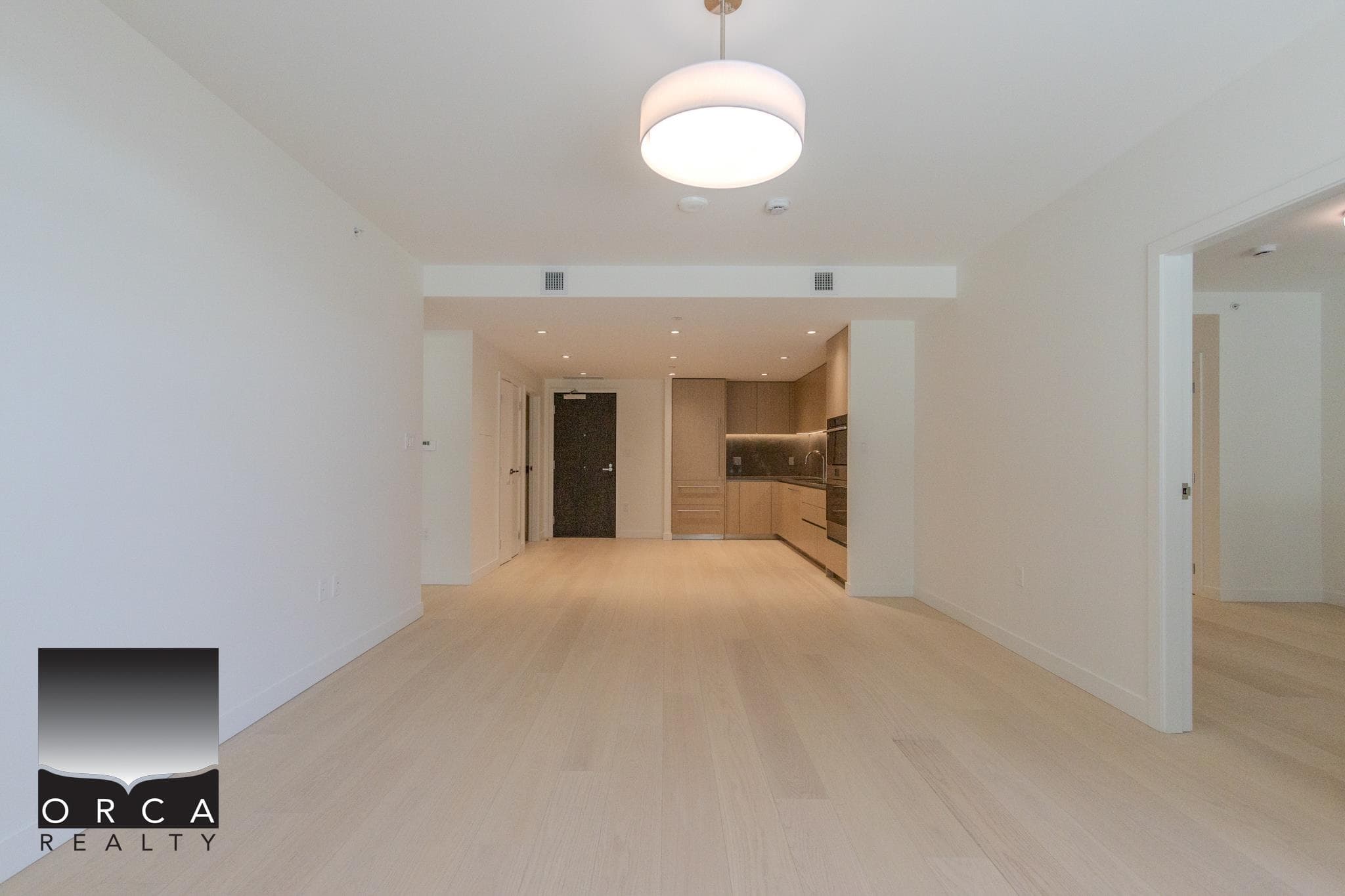 305 - 777 Harbour Way, North Vancouver, V7P 0G2 — photo 3