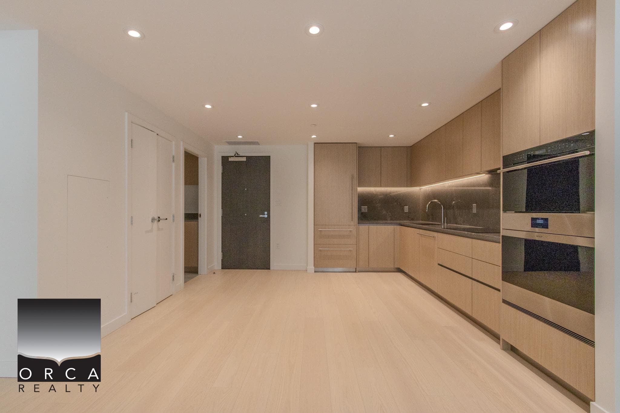 305 - 777 Harbour Way, North Vancouver, V7P 0G2 — photo 4