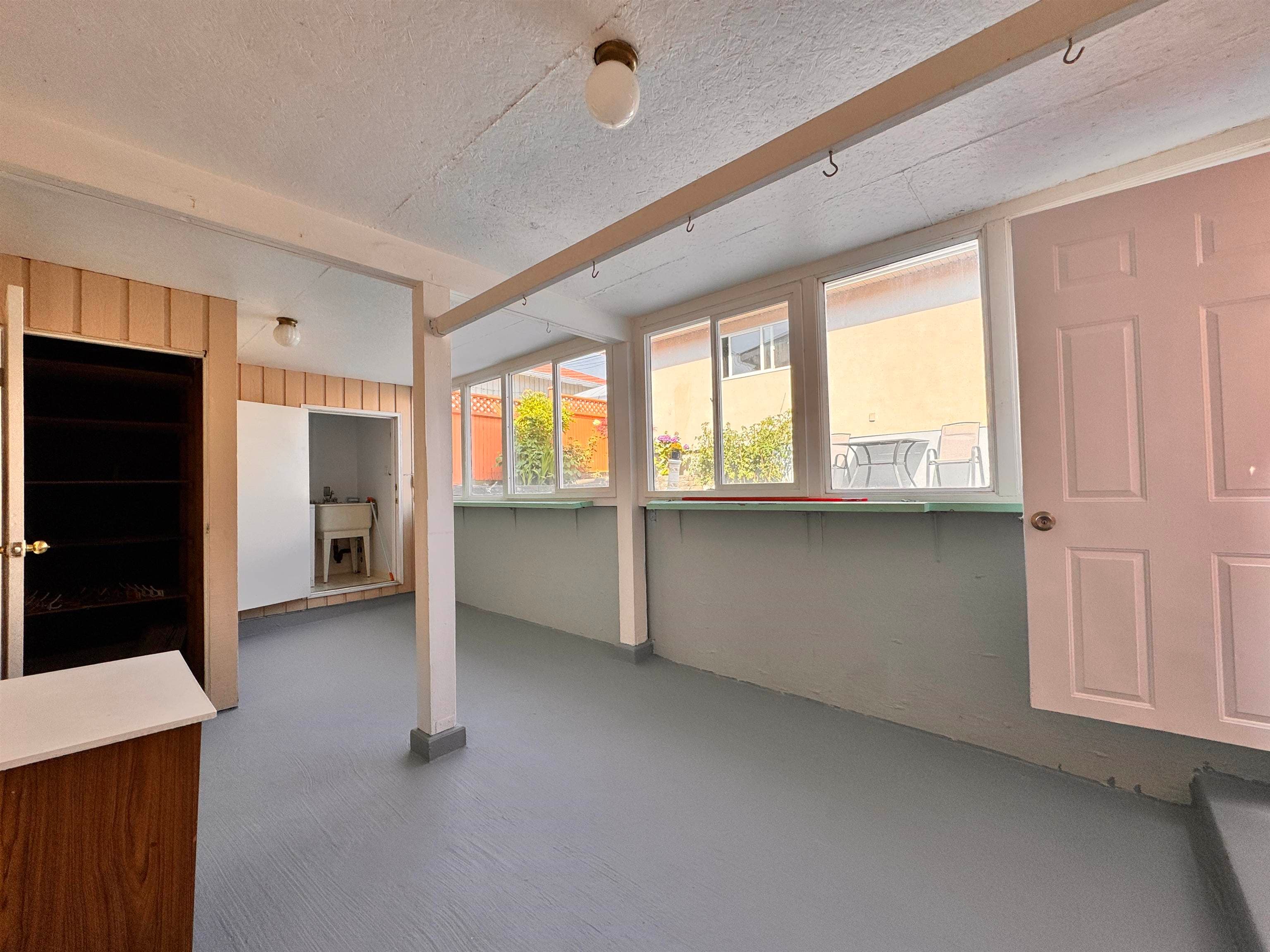 Lower - 120 Springer Avenue, Burnaby, V5B 3K3 — photo 2