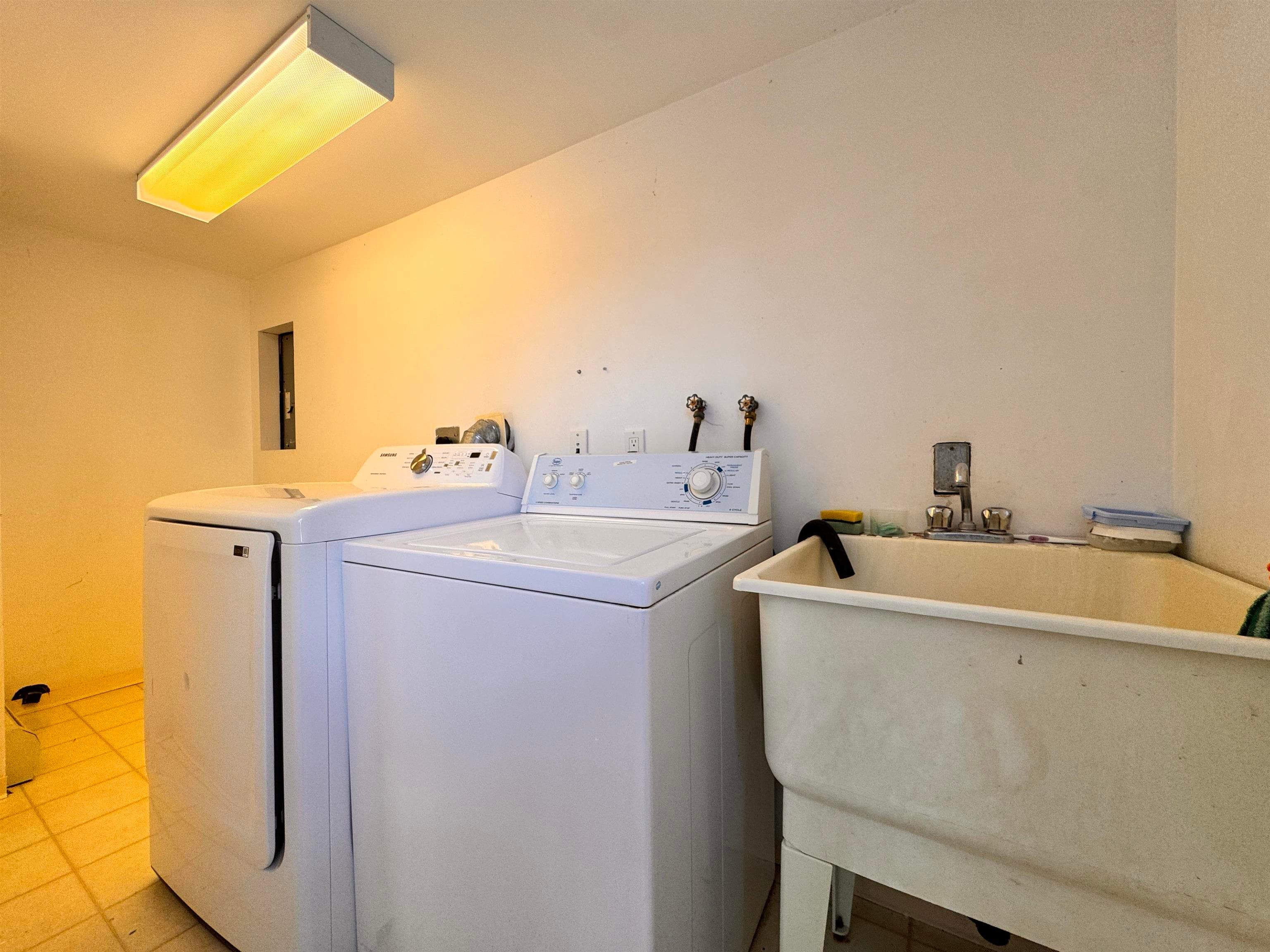 Lower - 120 Springer Avenue, Burnaby, V5B 3K3 — photo 3