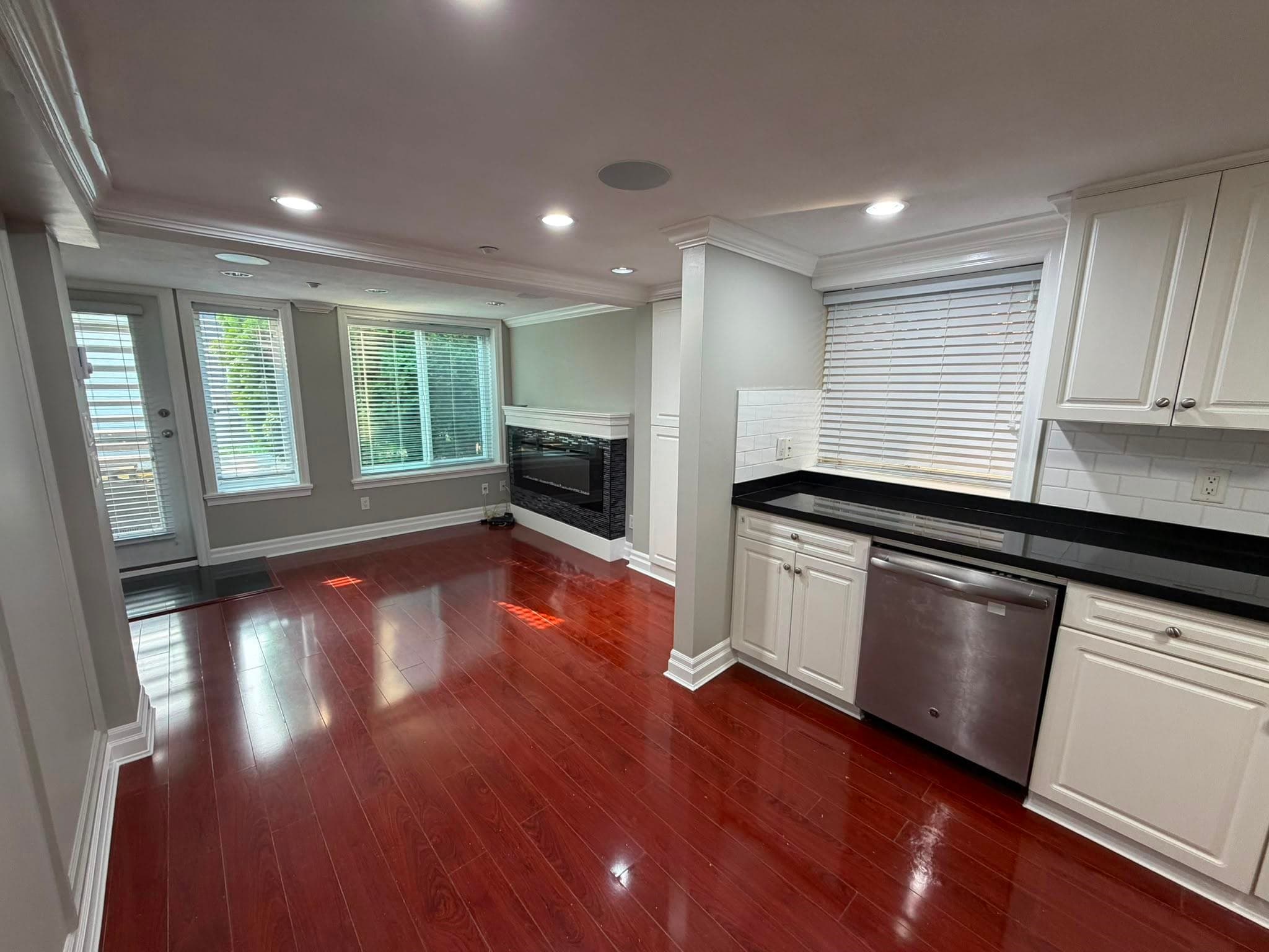 4585 Commercial Street, Vancouver, V5N 4G8 — photo 2
