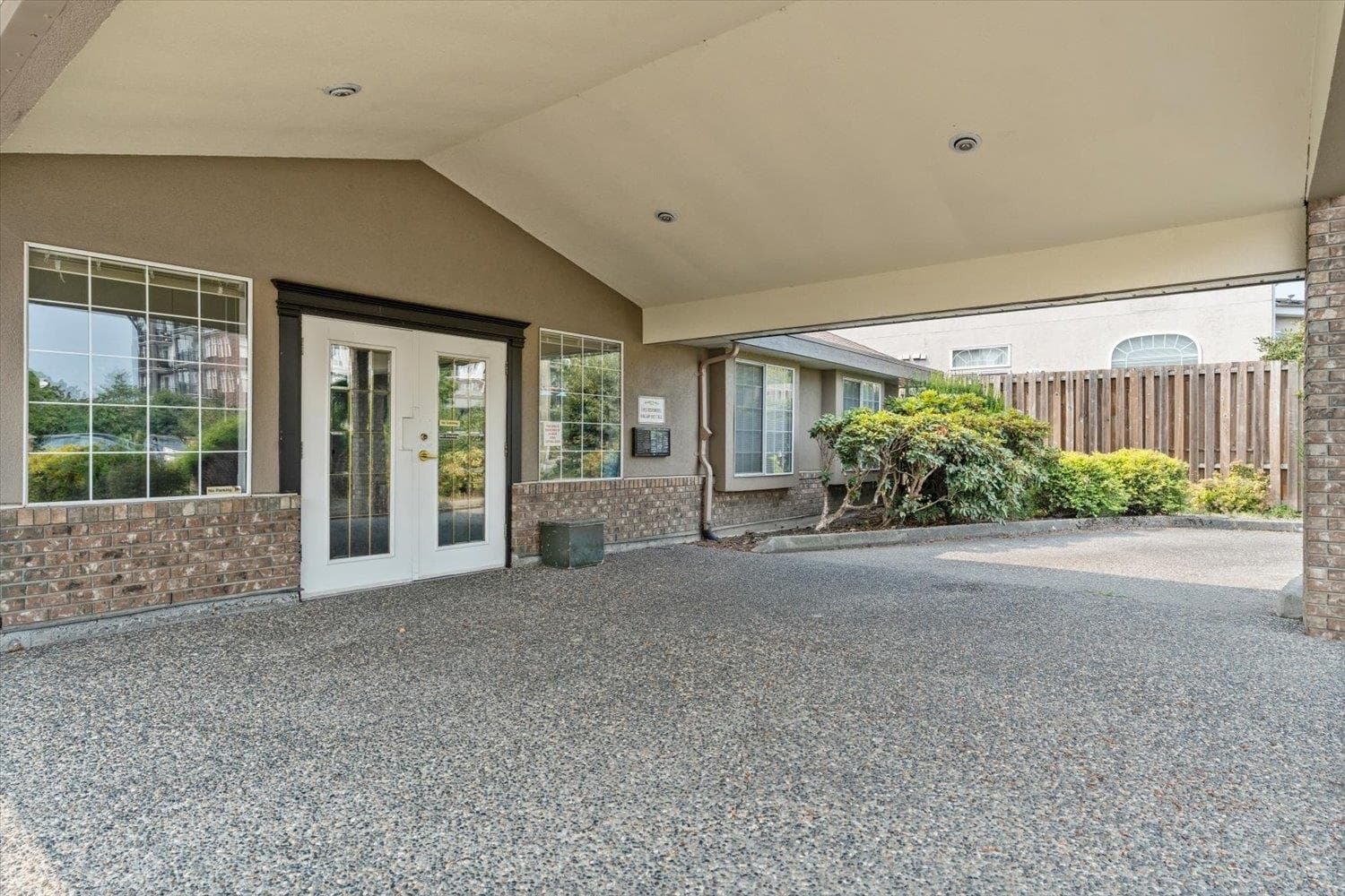 203 - 45660 Knight Road, Chilliwack, V2R 2X4 — photo 3