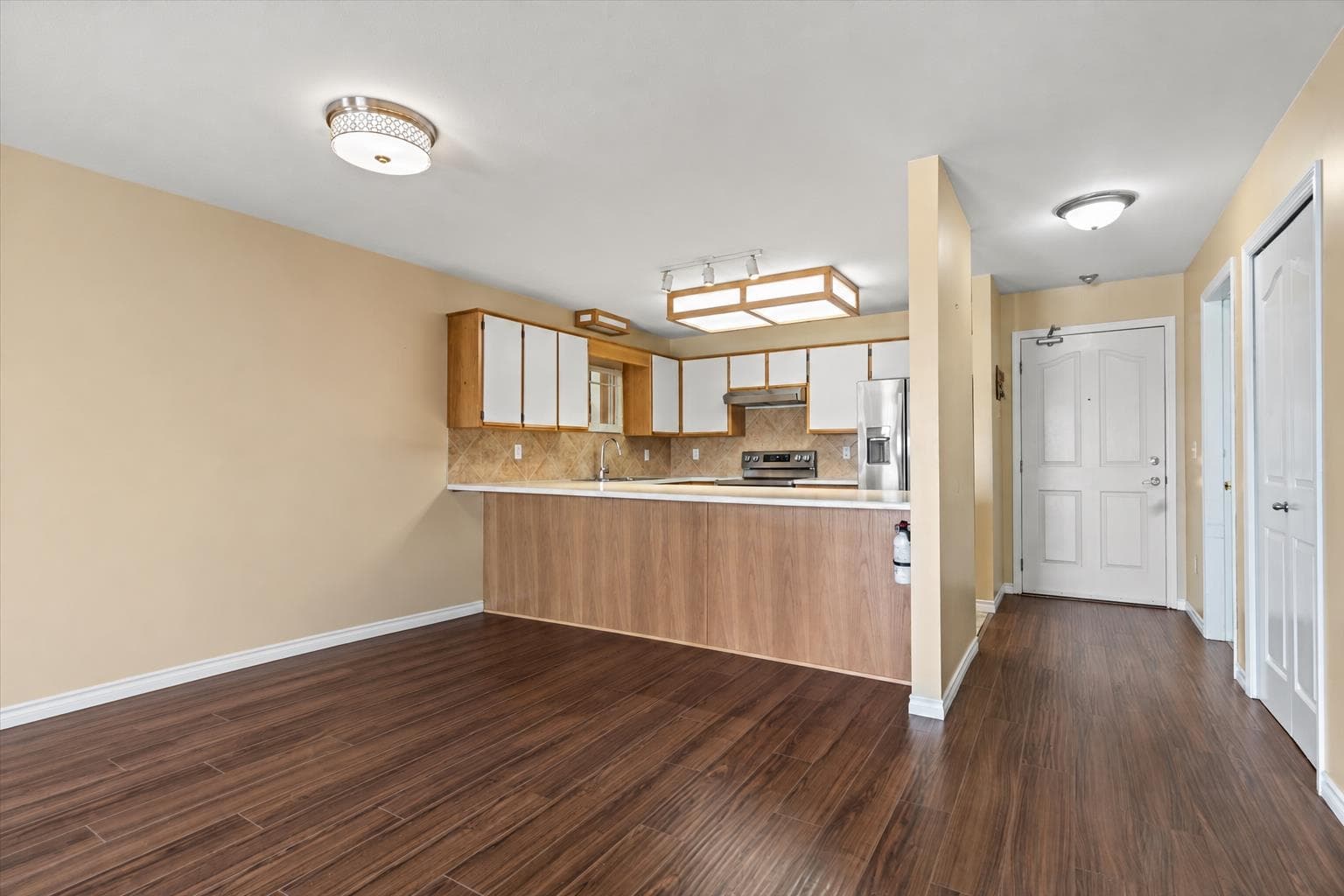 203 - 45660 Knight Road, Chilliwack, V2R 2X4 — photo 5