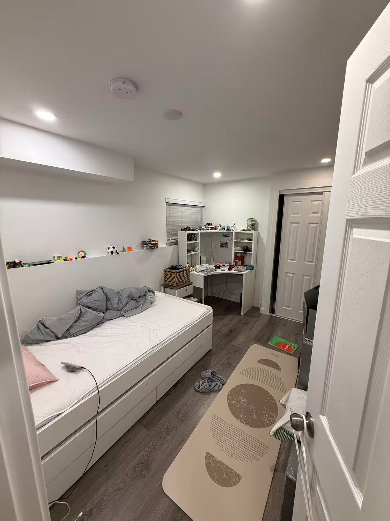 682 Sperling Avenue, Burnaby, V5B 4H5 — photo 2
