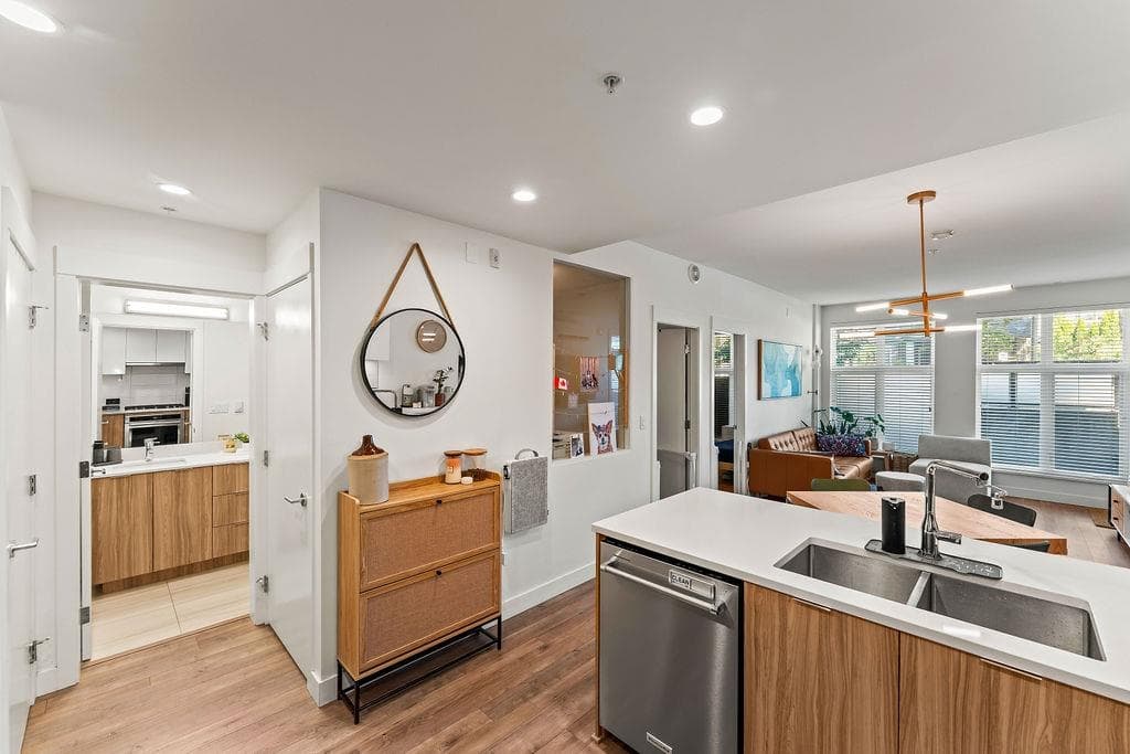 101 - 750 Dogwood Street, Coquitlam, V3J 4B7 — photo 4