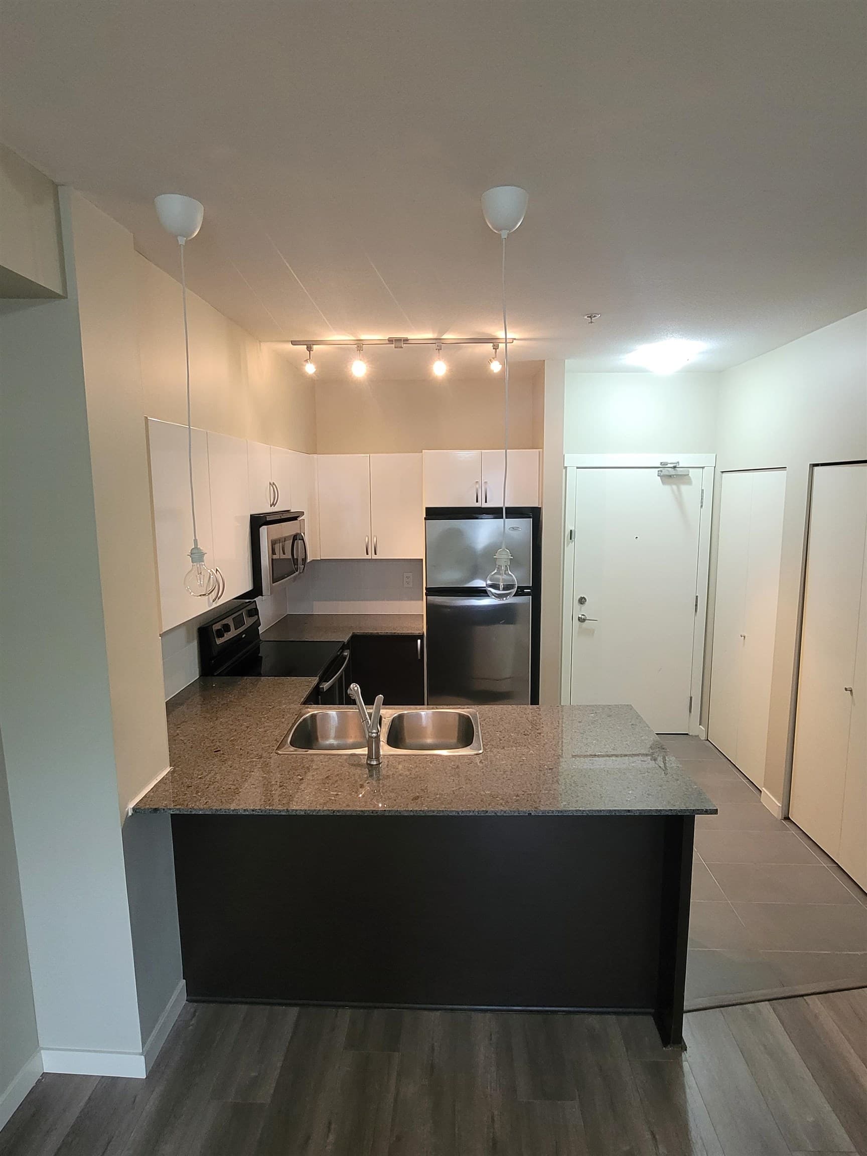 229 - 13789 107a Street, Surrey, V3T 0B8 — photo 3