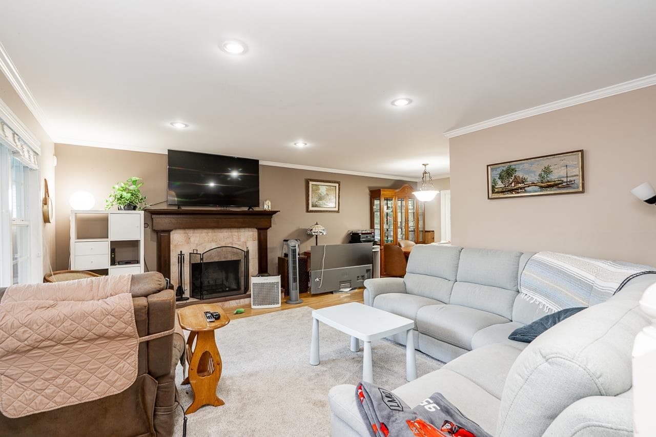 19860 35 Avenue, Langley, V3A 2P6 — photo 5
