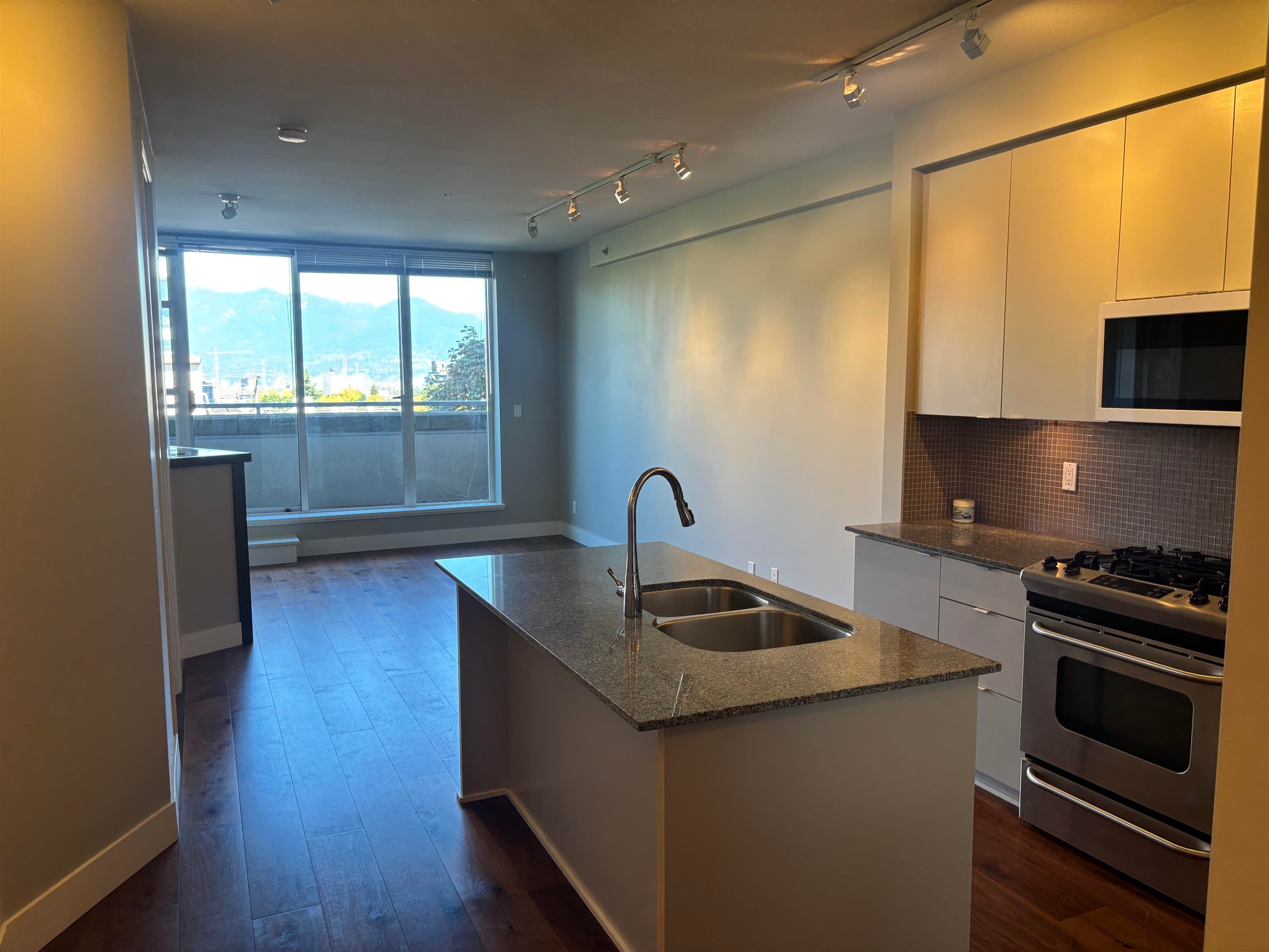 305 - 298 E 11th Avenue, Vancouver, V5T 0A2 — photo 2