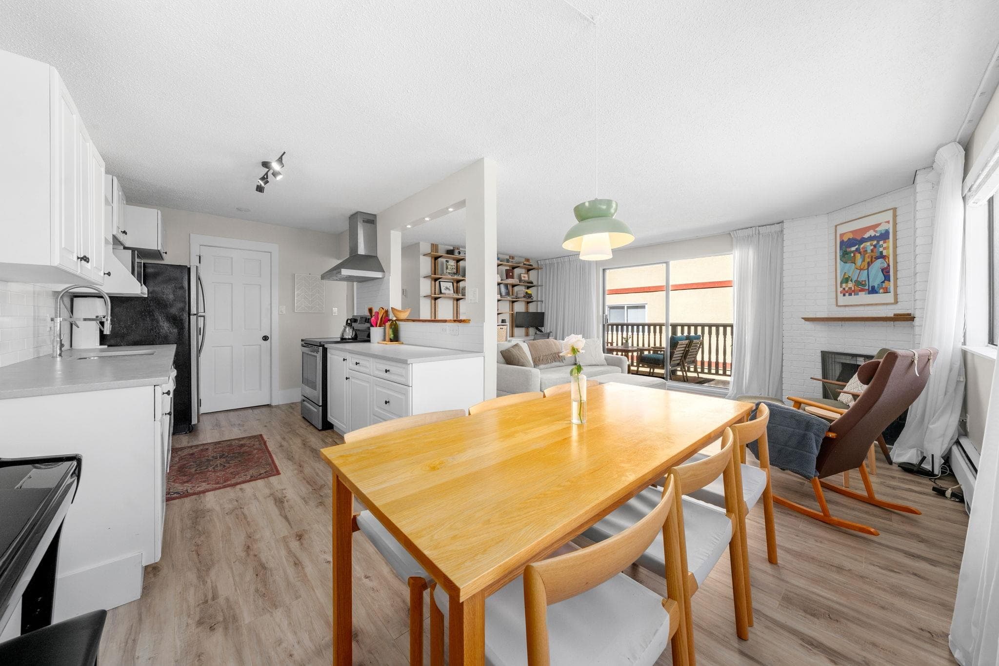 202 - 1610 Chesterfield Avenue, North Vancouver, V7M 2N7 — photo 2