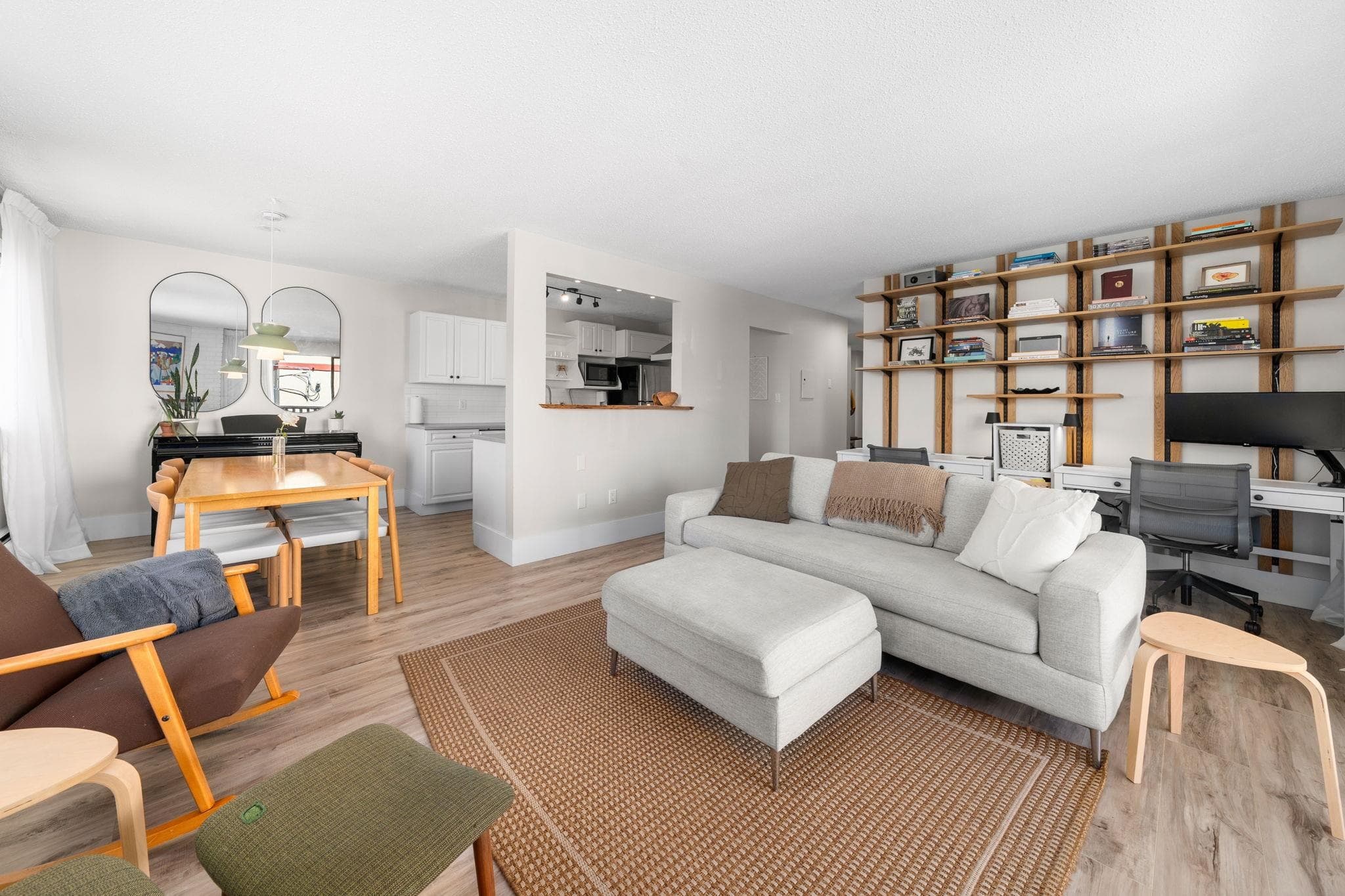 202 - 1610 Chesterfield Avenue, North Vancouver, V7M 2N7 — photo 1