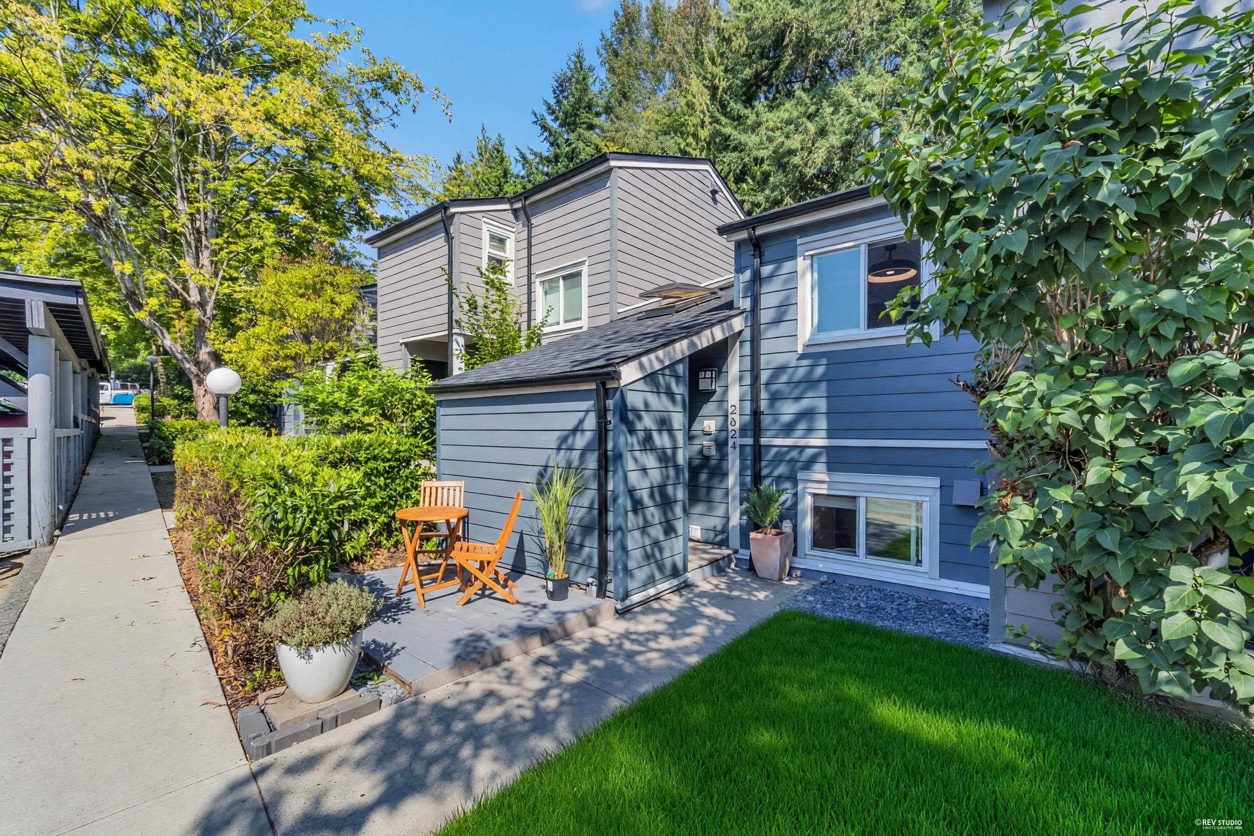 2624 Tretheway Drive, Burnaby, V5B 4R8 — photo 2