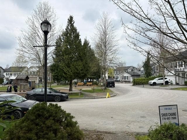 19590 Shingle Bolt Crescent, Pitt Meadows, V3Y 2W7 — photo 2