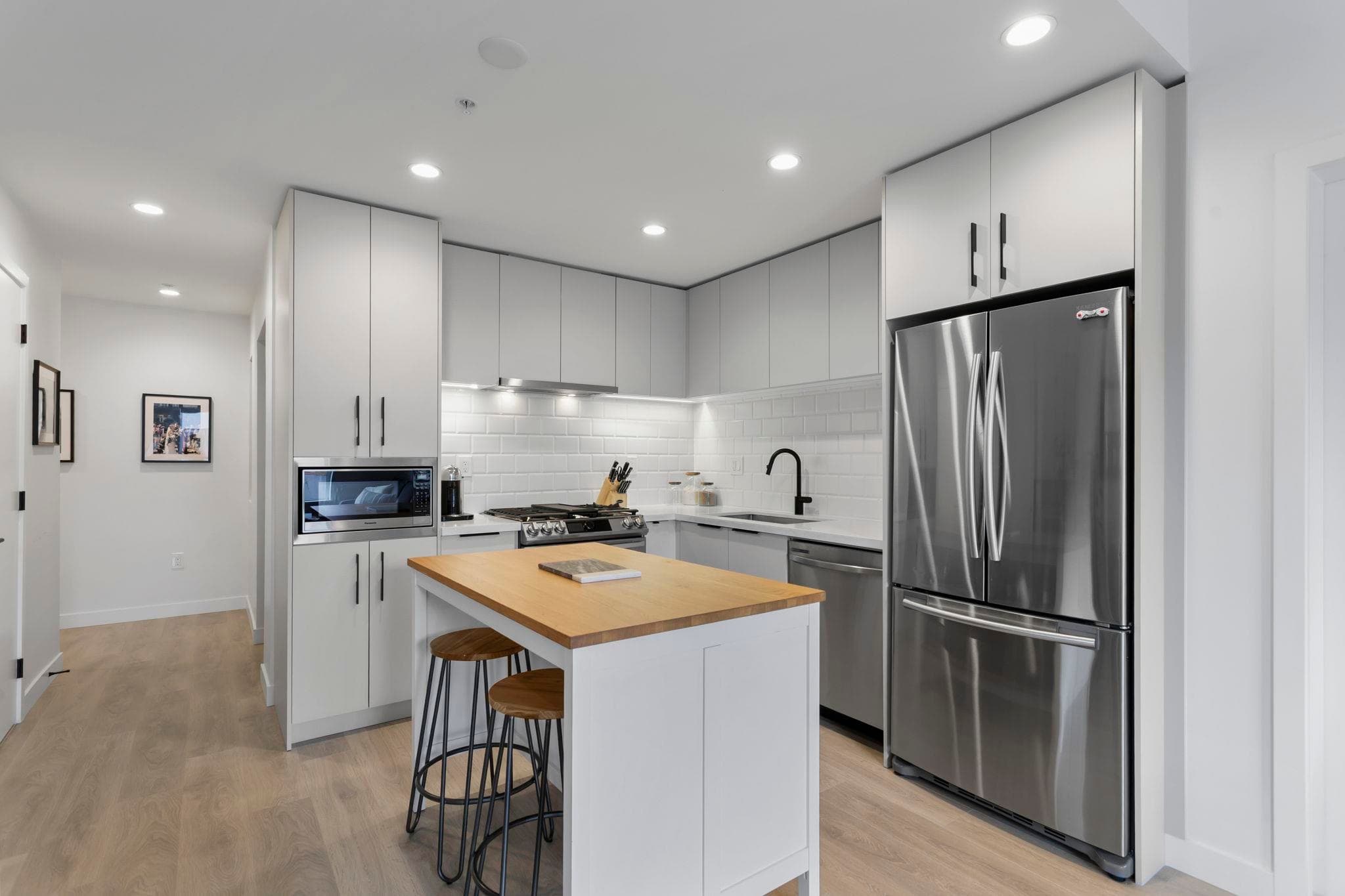 301 - 3018 St George Street, Port Moody, V3H 2H7 — photo 2