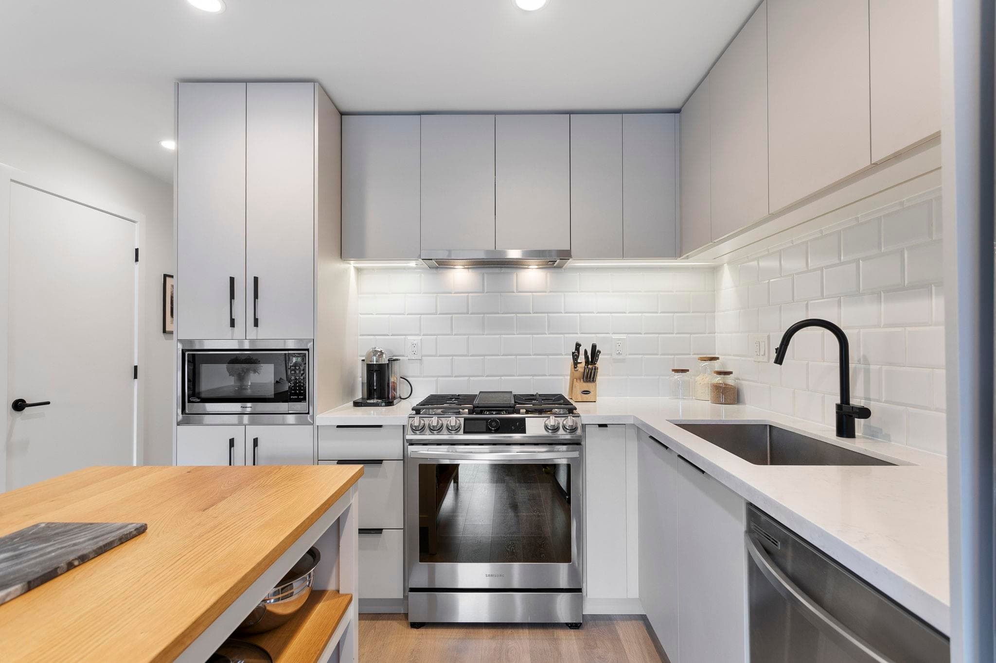 301 - 3018 St George Street, Port Moody, V3H 2H7 — photo 3