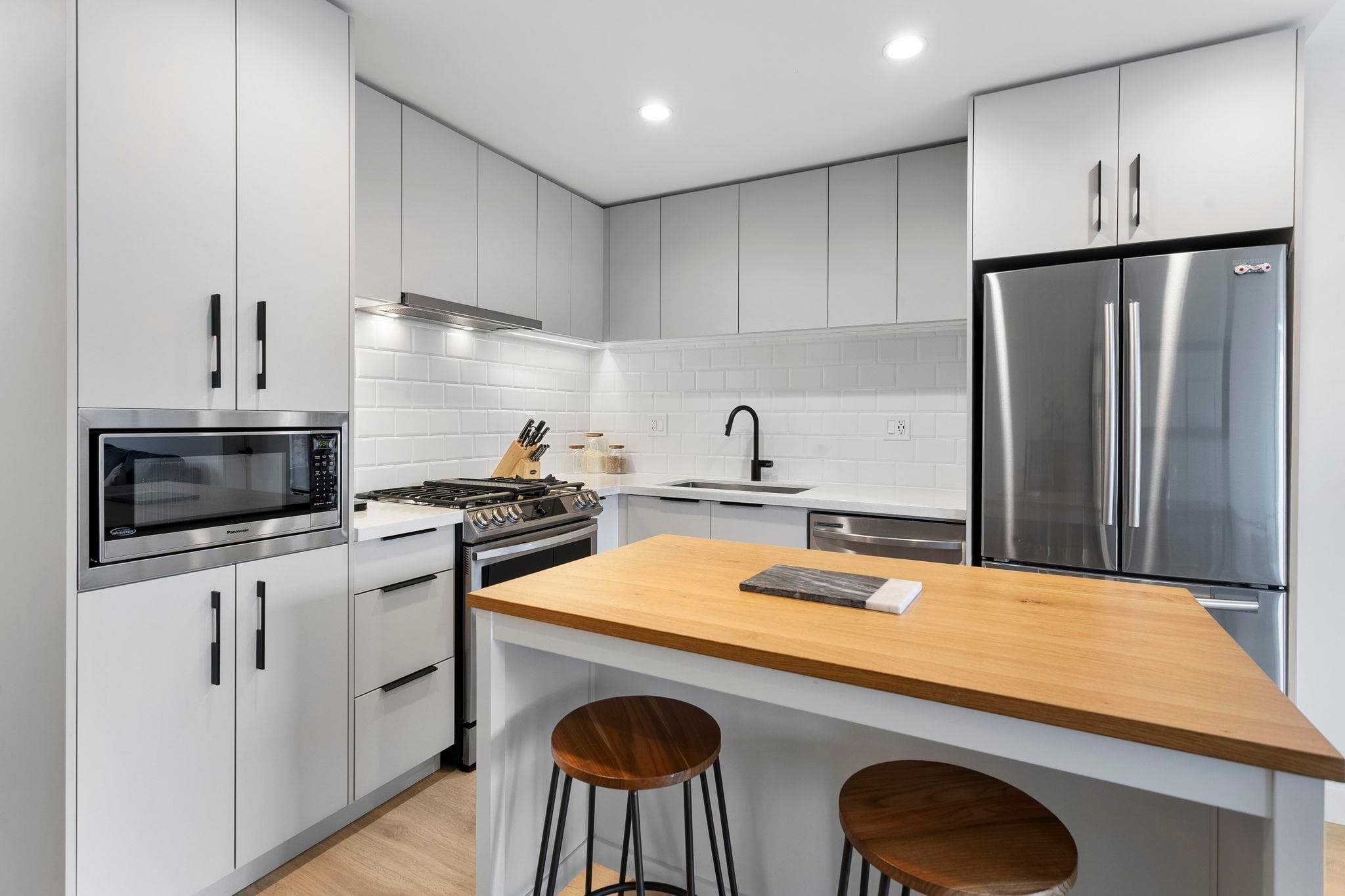 301 - 3018 St George Street, Port Moody, V3H 2H7 — photo 5