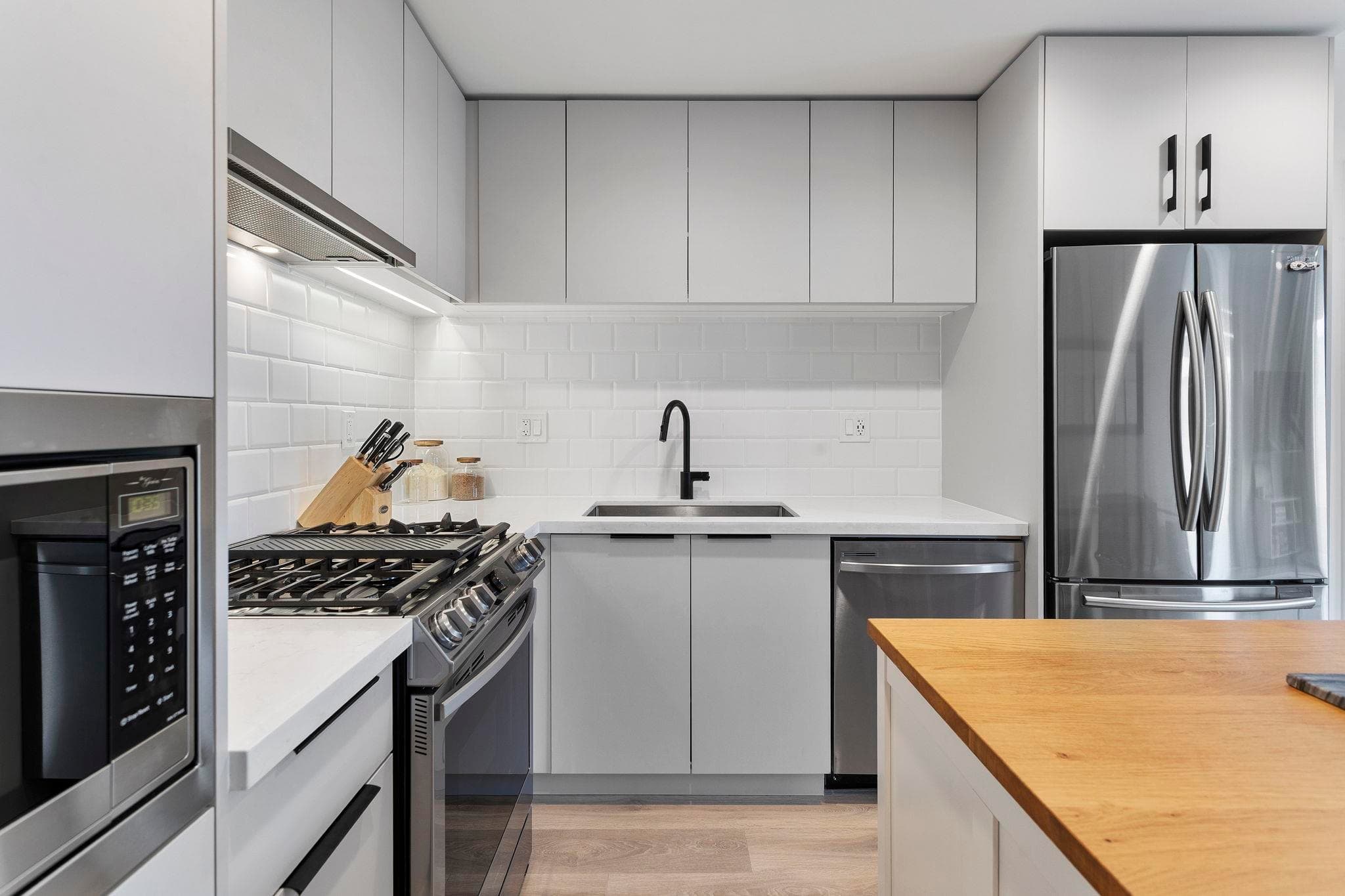 301 - 3018 St George Street, Port Moody, V3H 2H7 — photo 4