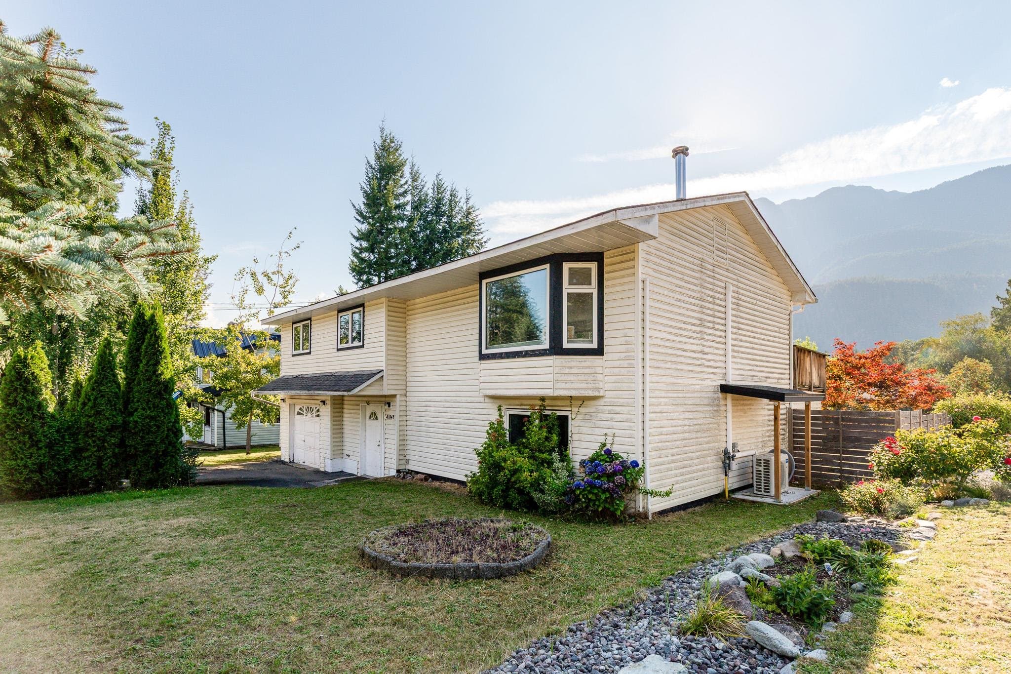 41843 Faith Road, Squamish, V0N 1H0 — photo 1