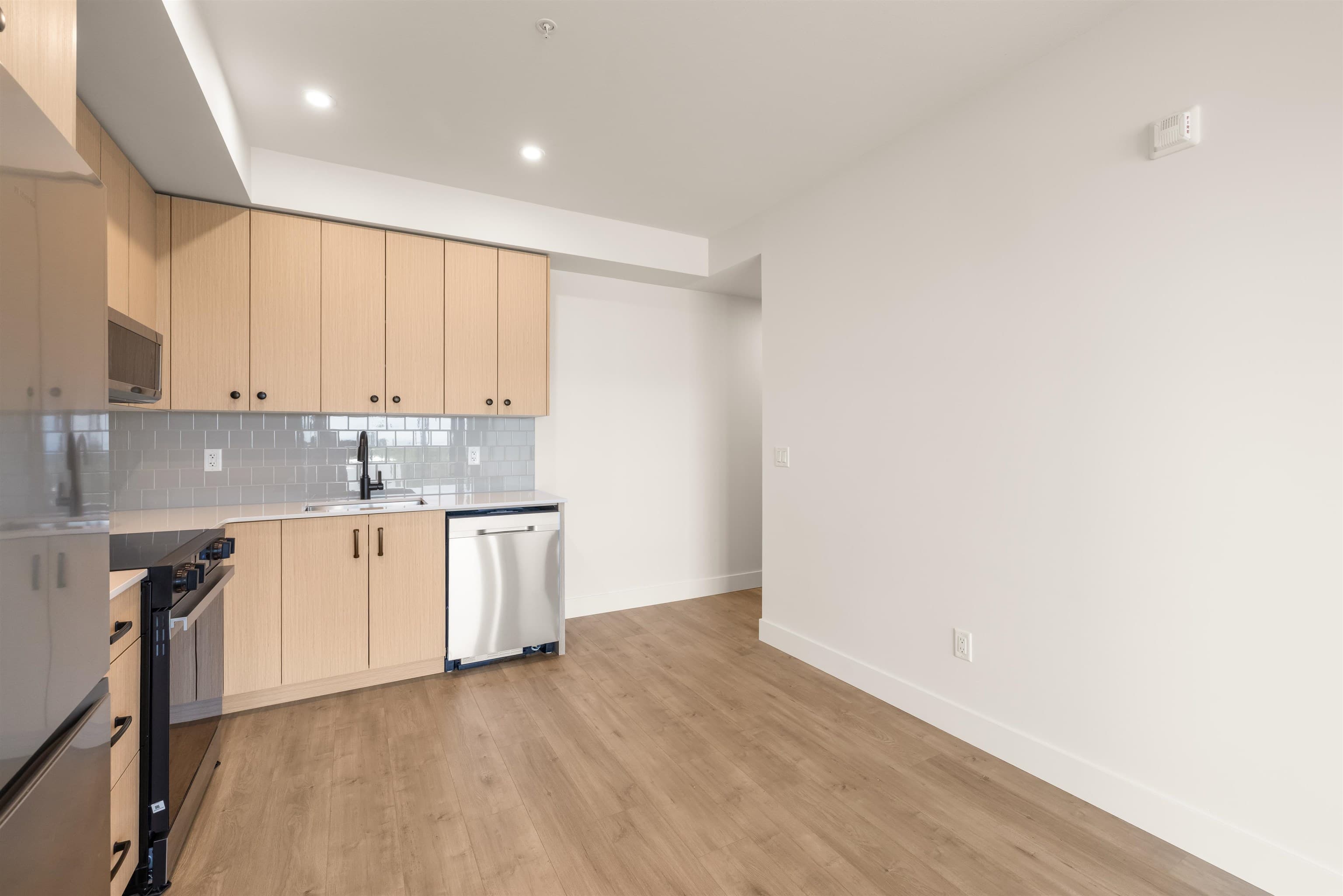 208 - 32528 Simon Avenue, Abbotsford, V0V 0V0 — photo 4