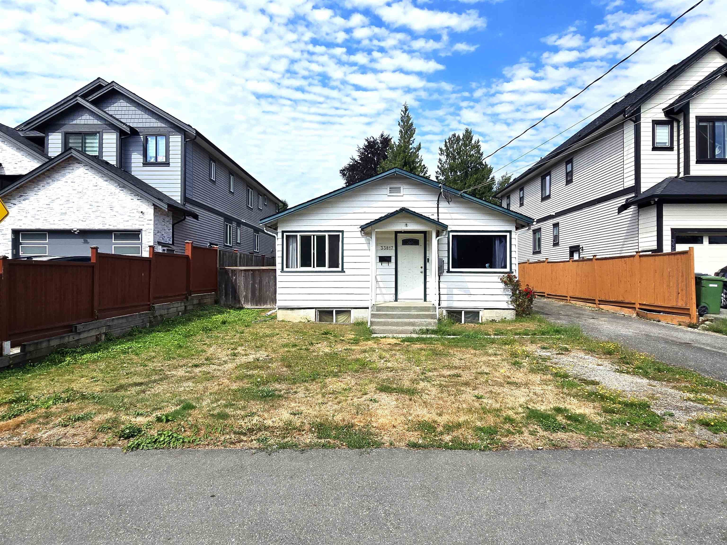 33817 Mayfair Avenue, Abbotsford, V2S 1P7 — photo 2