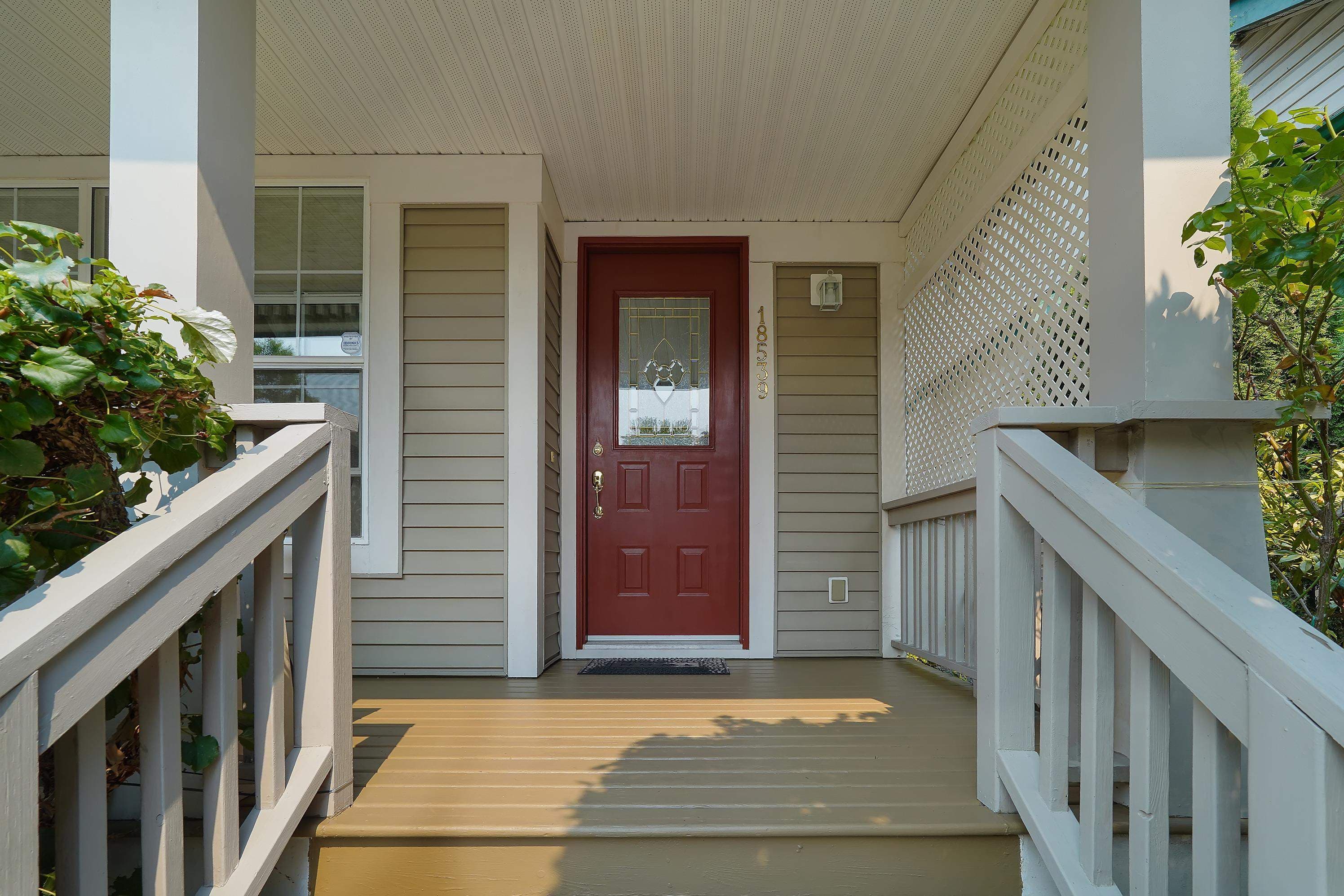 18539 67a Avenue, Surrey, V3S 9B5 — photo 2