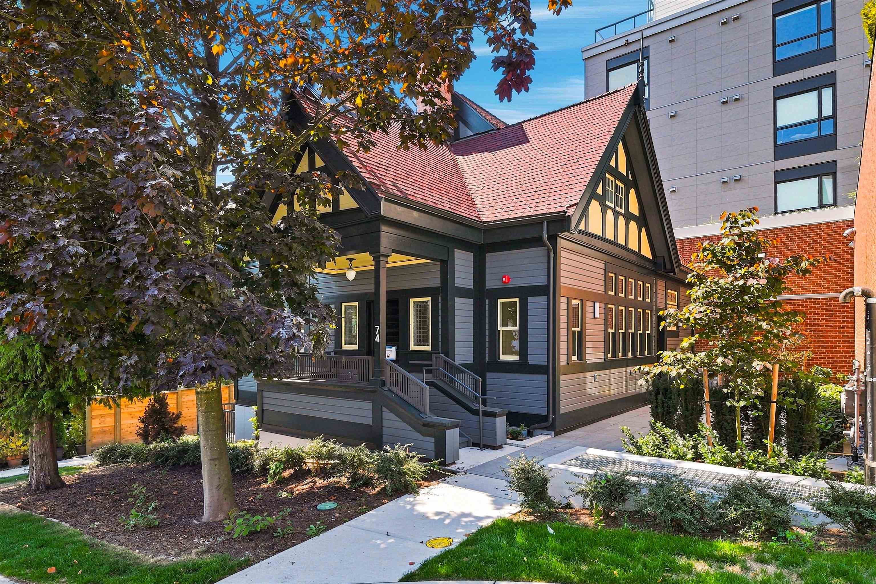 74 First Street, New Westminster, V3L 2G1 — photo 1