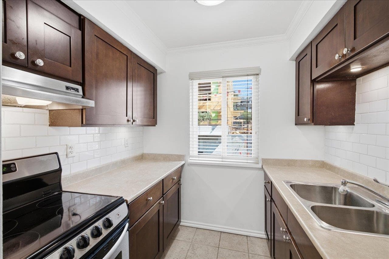 202 - 212 Forbes Avenue, North Vancouver, V7M 3E5 — photo 3