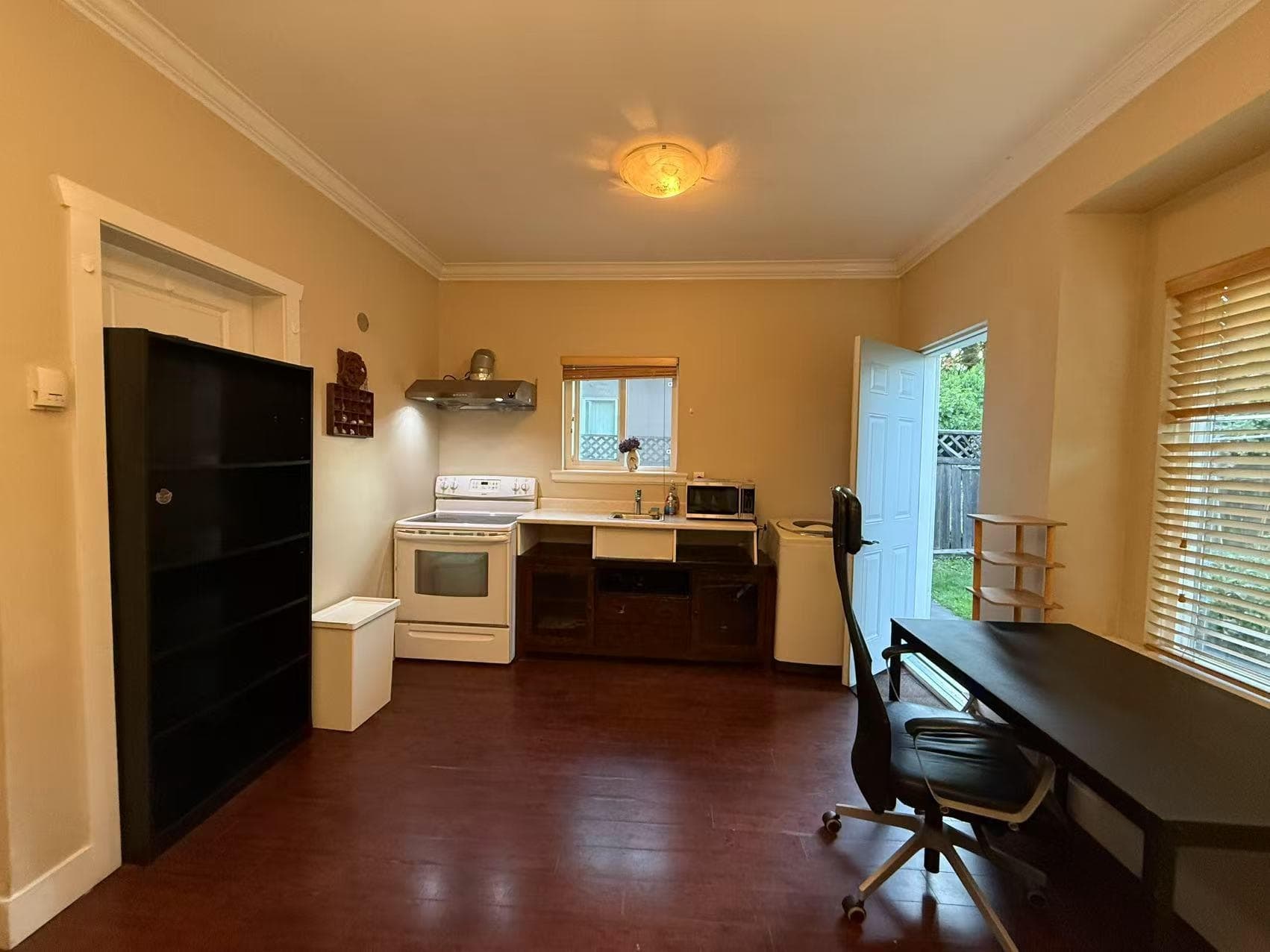 Rental Suite - 6089 Rumble Street, Burnaby, V5J 2C6 — photo 4