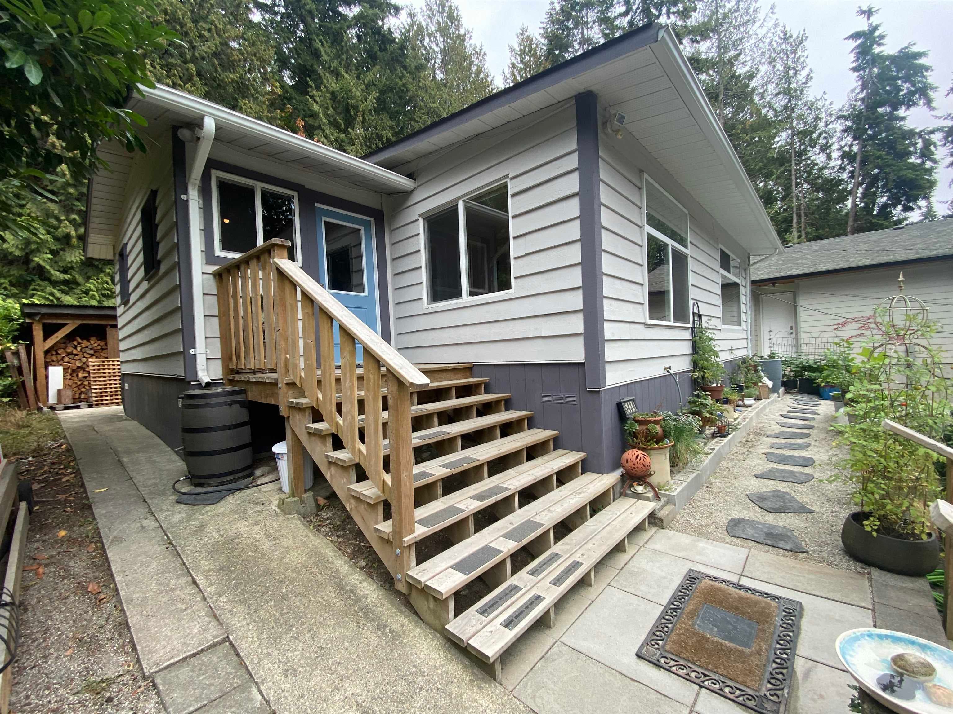 5434 Matukwum Lane, Sechelt, V7Z 0C4 — photo 2