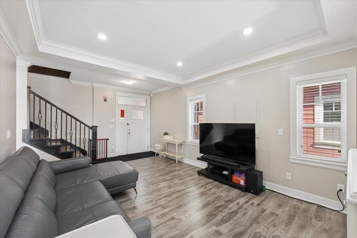 101 - 910 Delestre Avenue, Coquitlam, V3K 2G6 — photo 2