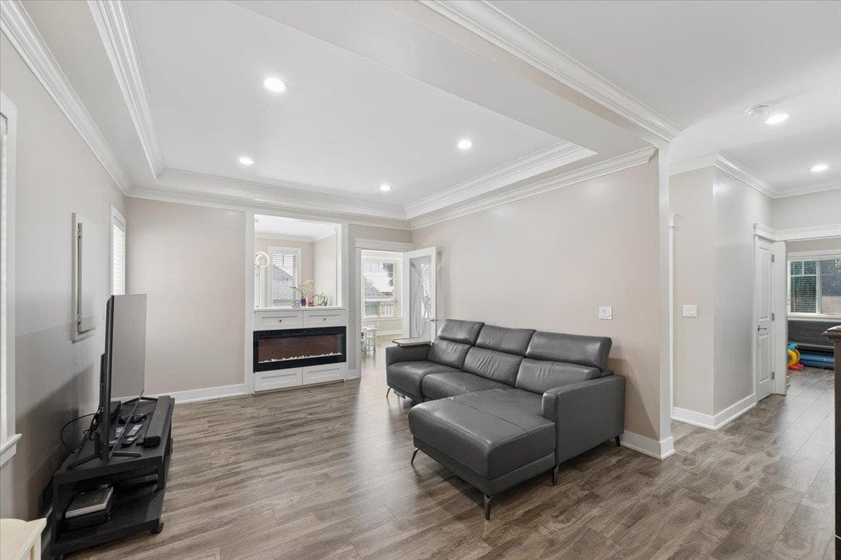 101 - 910 Delestre Avenue, Coquitlam, V3K 2G6 — photo 3