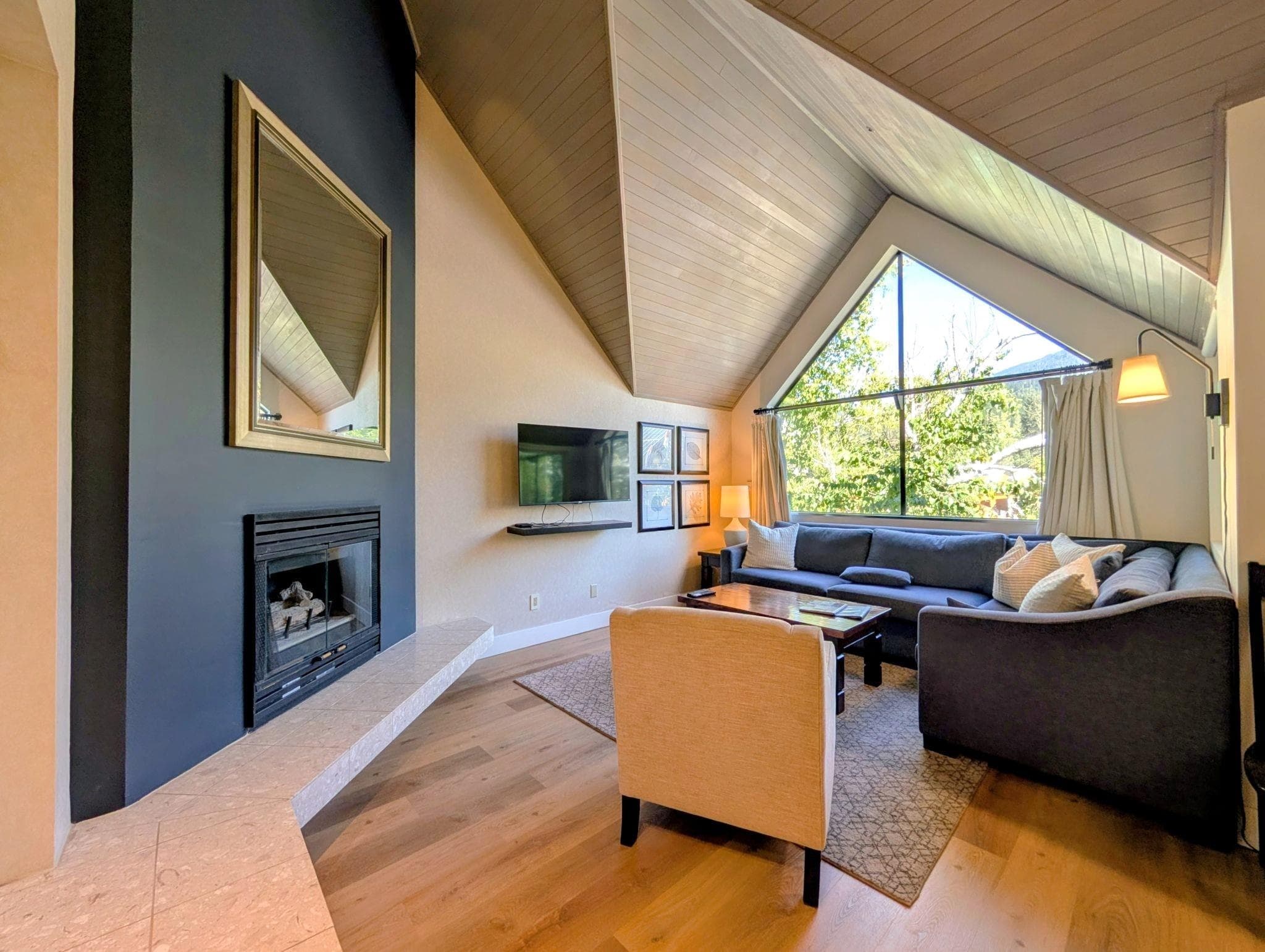 903(51) - 4293 Mountain Square, Whistler, V8E 1B8 — photo 2