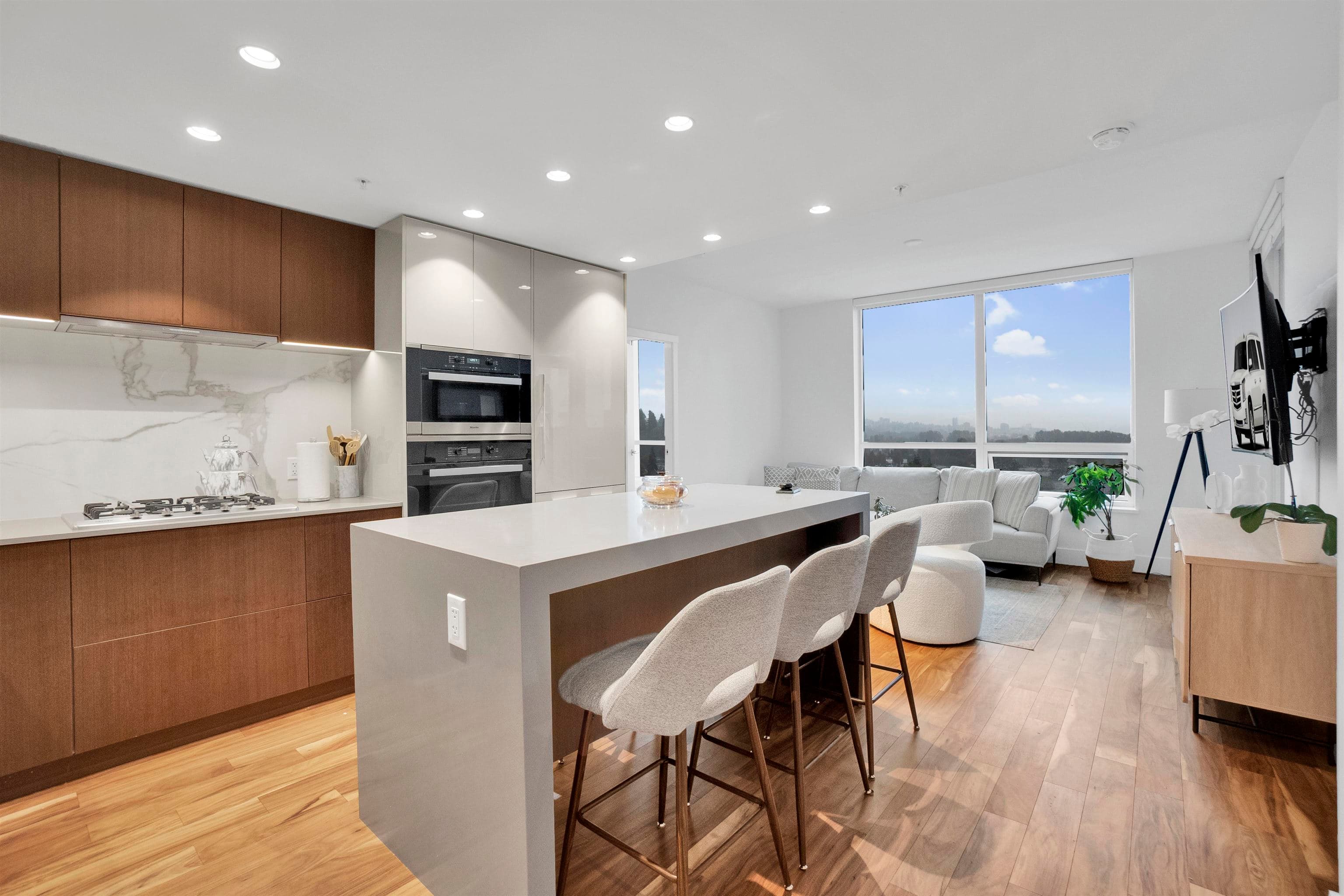 1302 - 1675 Lions Gate Lane, North Vancouver, V7P 0E3 — photo 2
