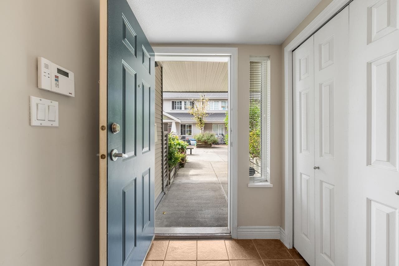12 - 230 Tenth Street, New Westminster, V3M 3X9 — photo 3