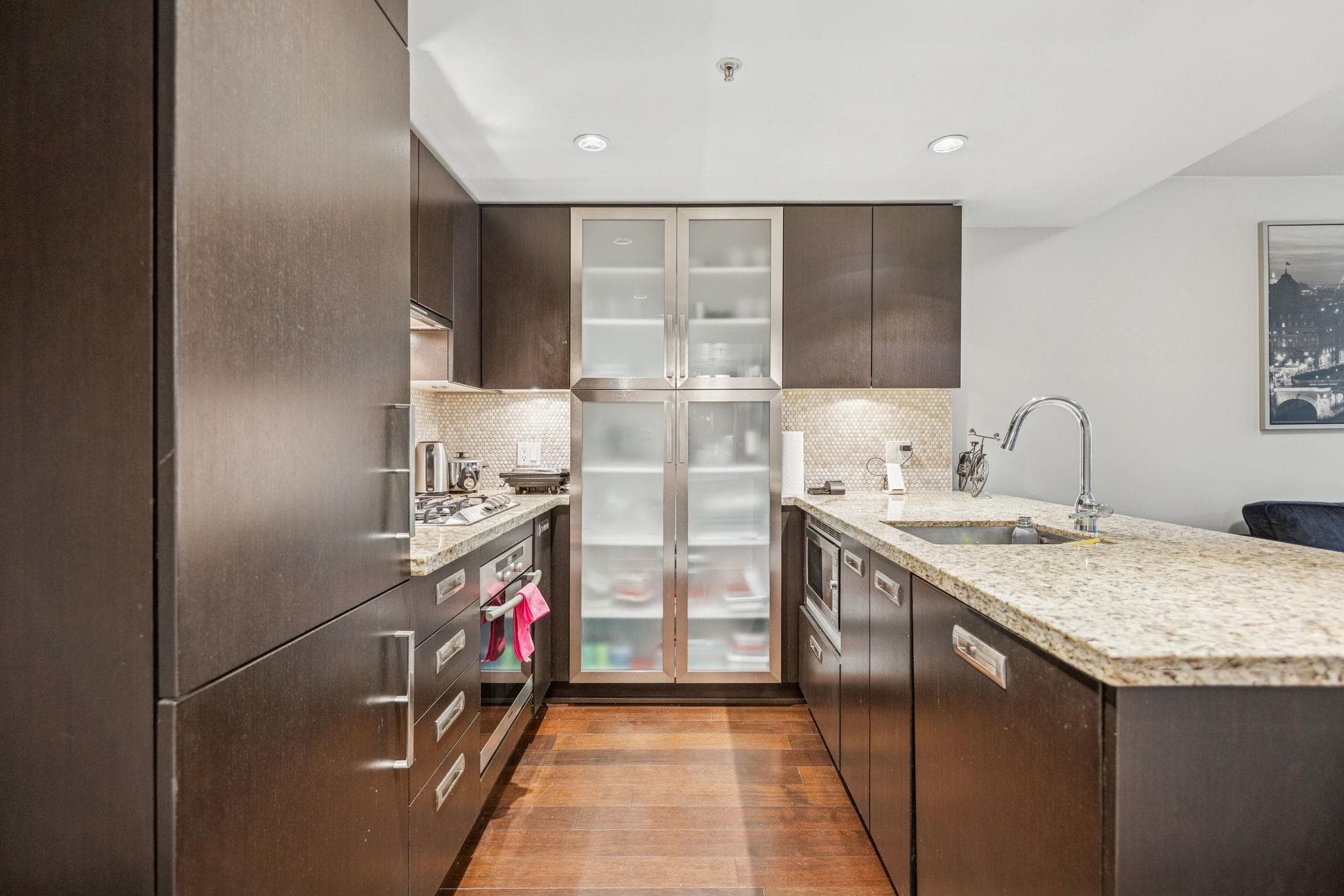 301 - 1055 Richards Street, Vancouver, V6B 0C2 — photo 3
