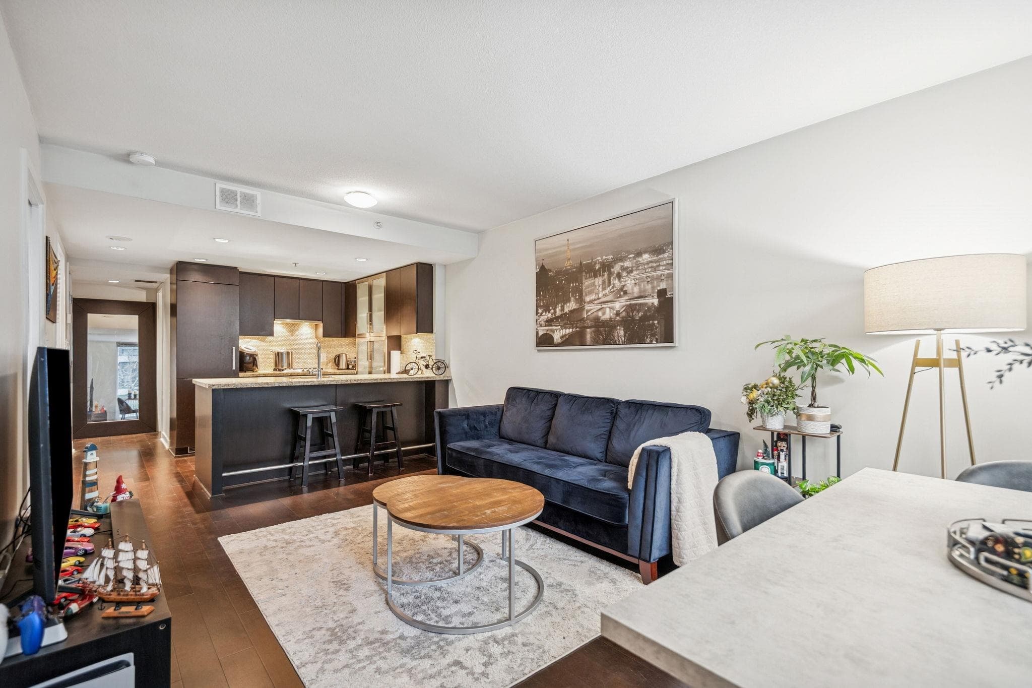 301 - 1055 Richards Street, Vancouver, V6B 0C2 — photo 5