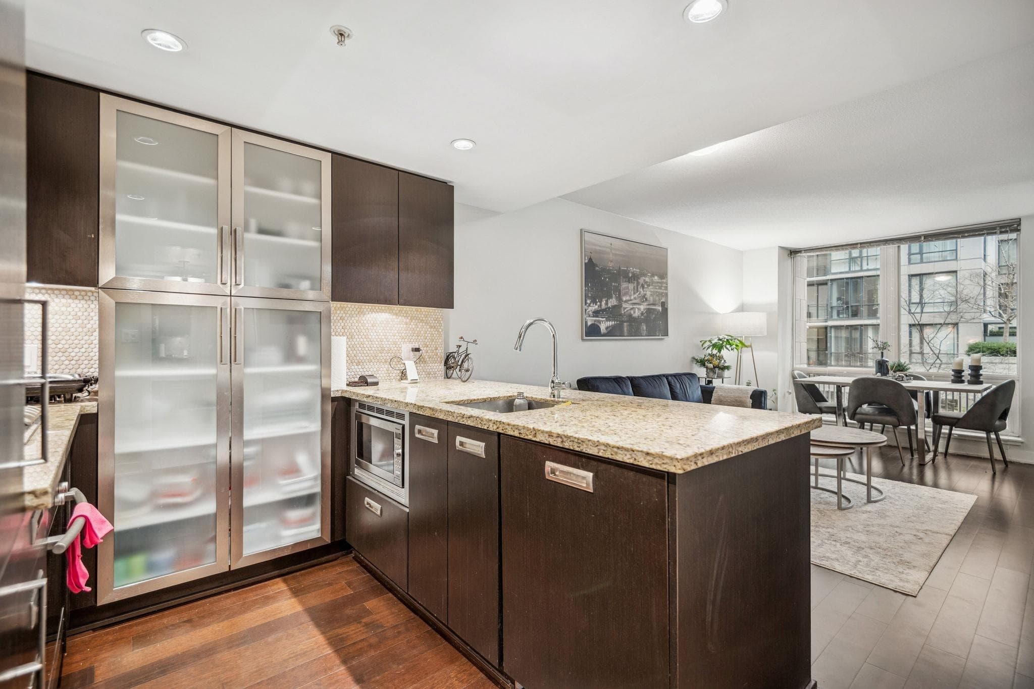 301 - 1055 Richards Street, Vancouver, V6B 0C2 — photo 4