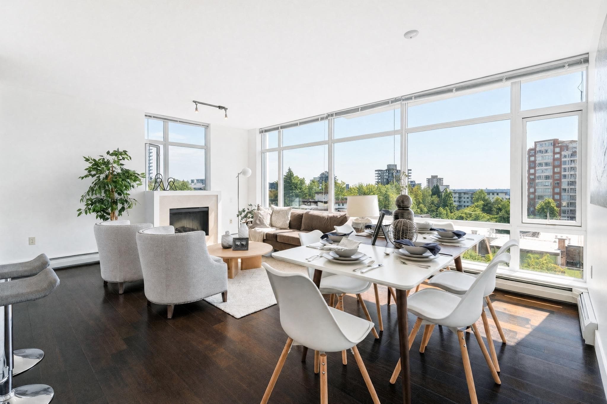 601 - 1320 Chesterfield Avenue, North Vancouver, V7M 0A6 — photo 2