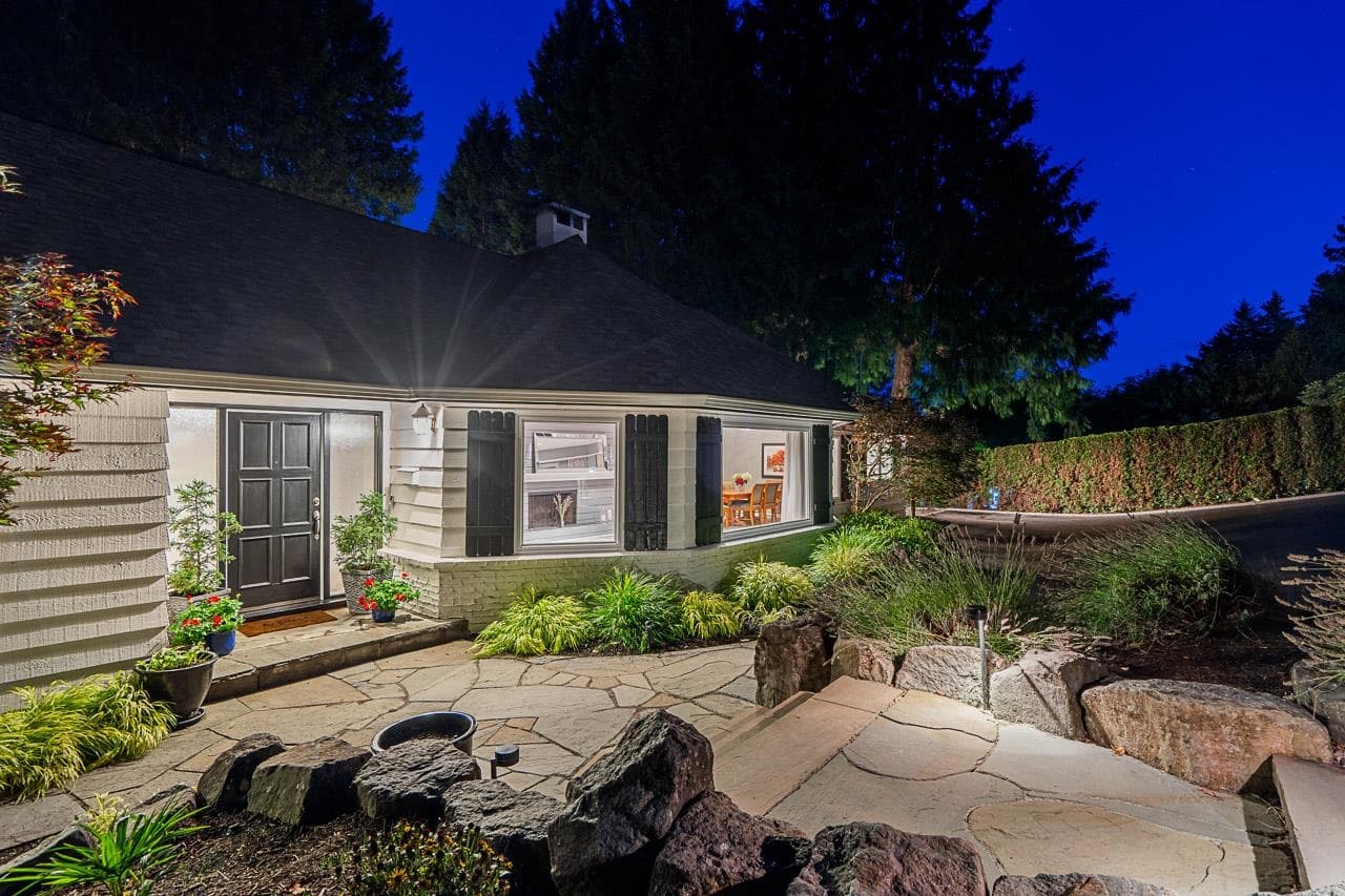 4740 Rutland Road, West Vancouver, V7W 1G7 — photo 2