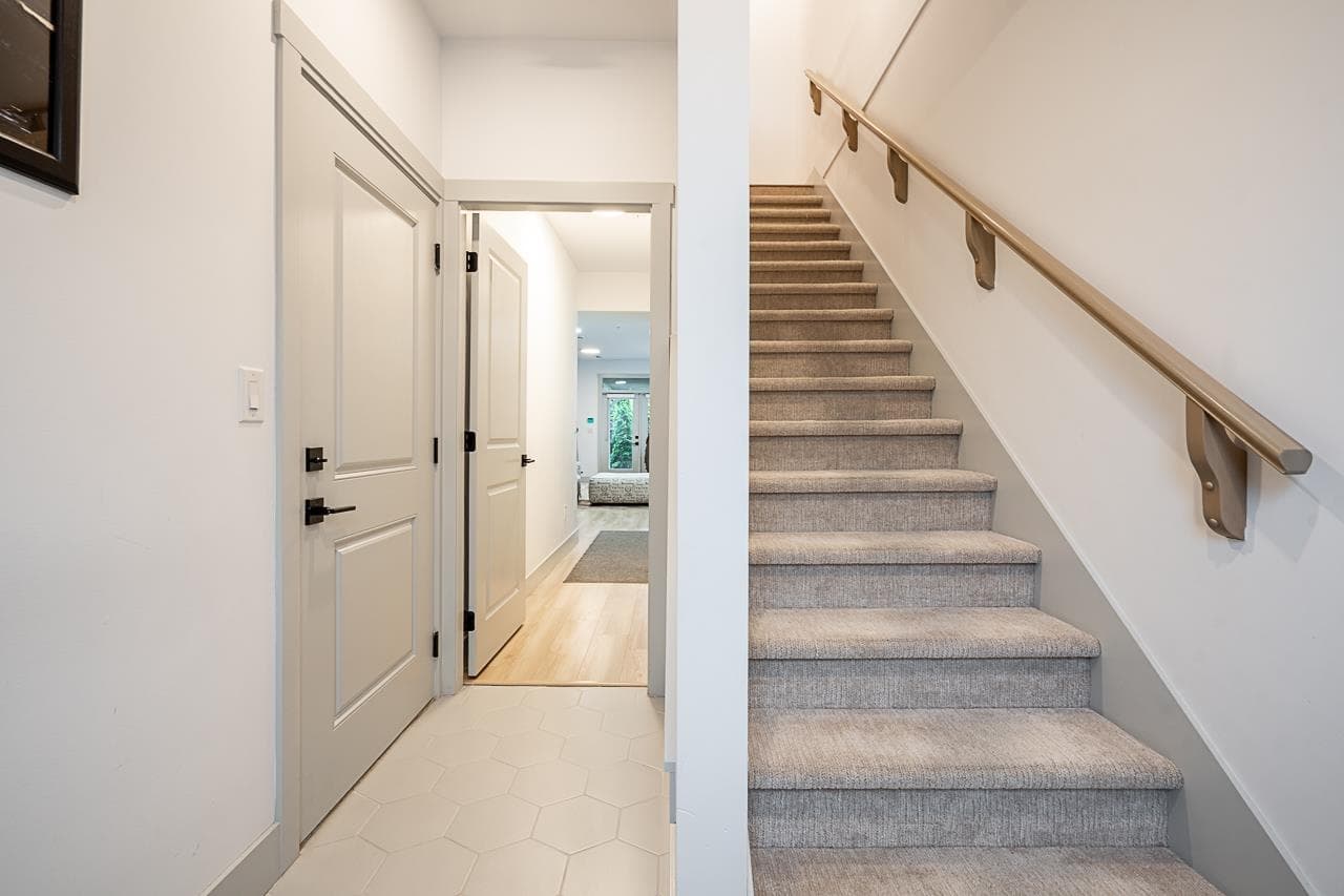 5 - 46545 Brooks Avenue, Chilliwack, V2P 0L1 — photo 2