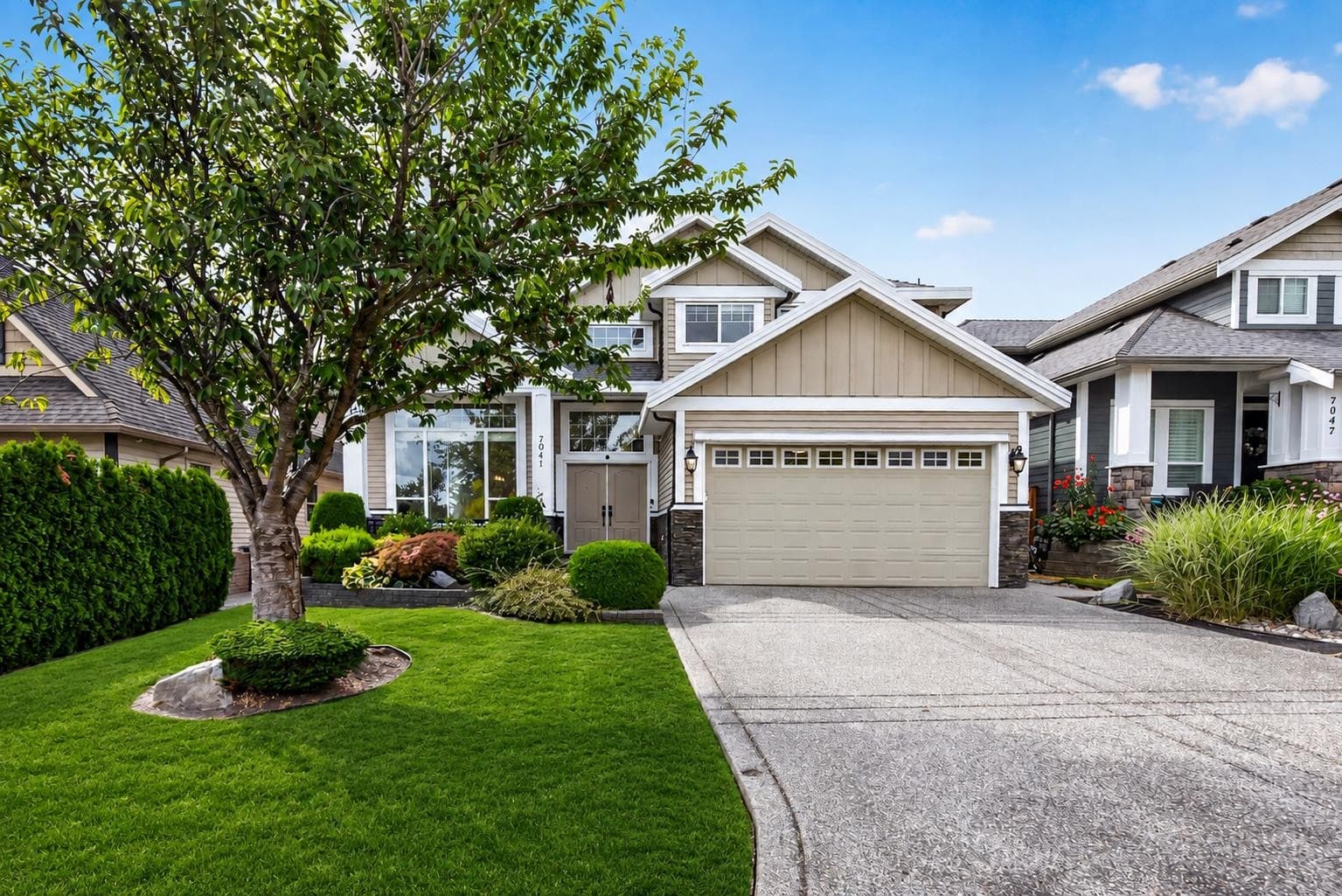 7041 198a Street, Langley, V2Y 3H6 — photo 1