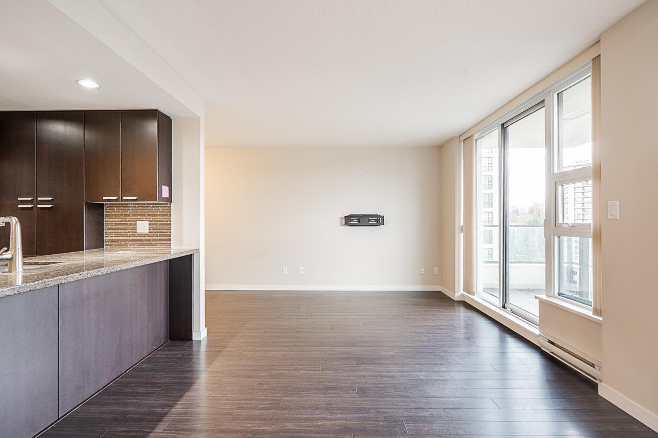 1705 - 2232 Douglas Road, Burnaby, V5C 0G9 — photo 2