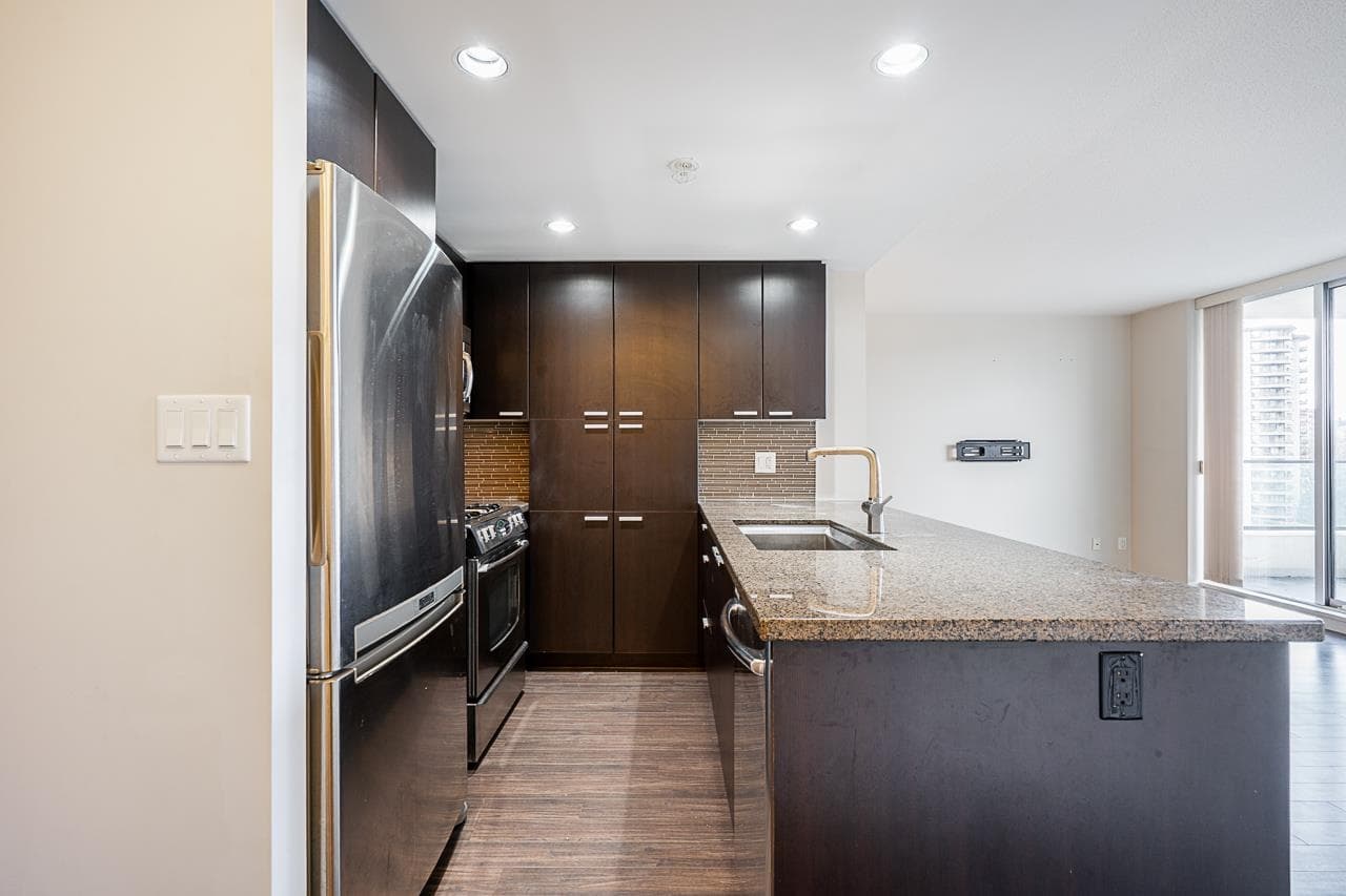 1705 - 2232 Douglas Road, Burnaby, V5C 0G9 — photo 5