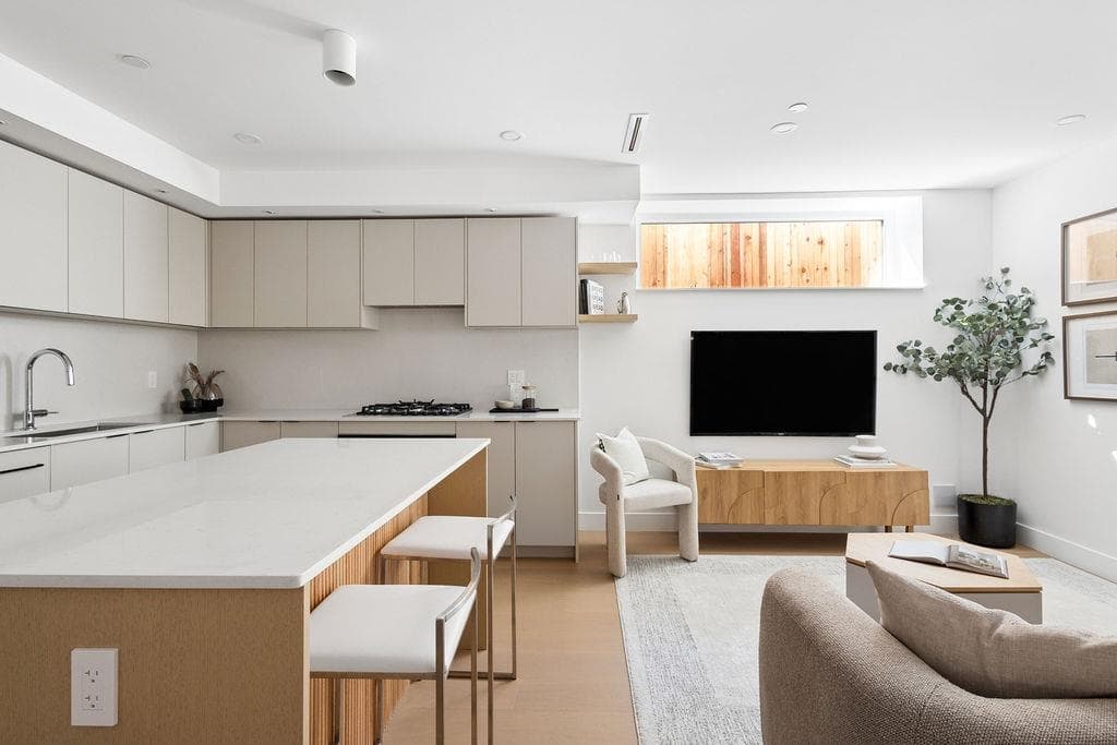 2 - 2124 E 8 Avenue, Vancouver, V5N 1V5 — photo 1