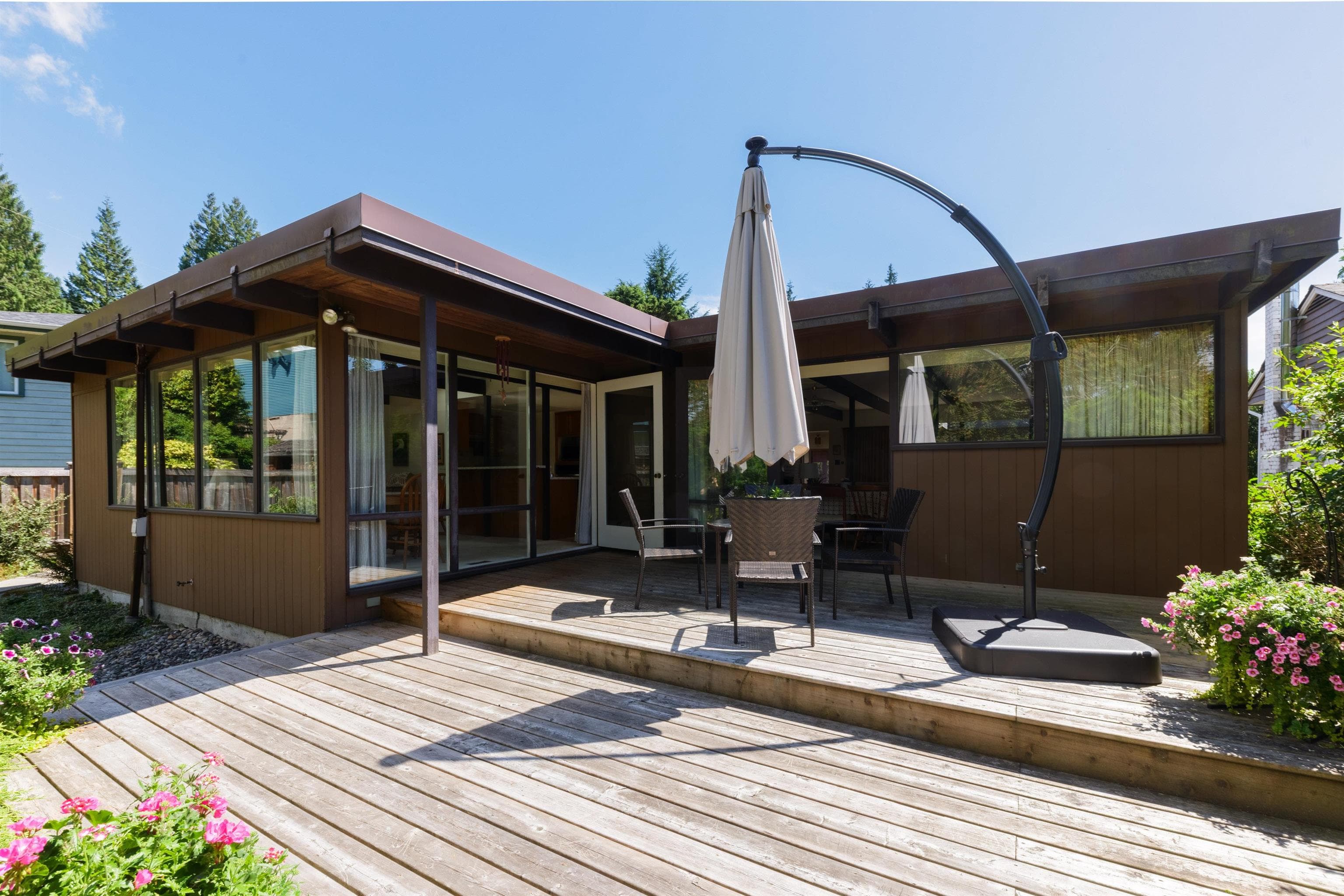 4568 Marineview Crescent, North Vancouver, V7R 3P2 — photo 1