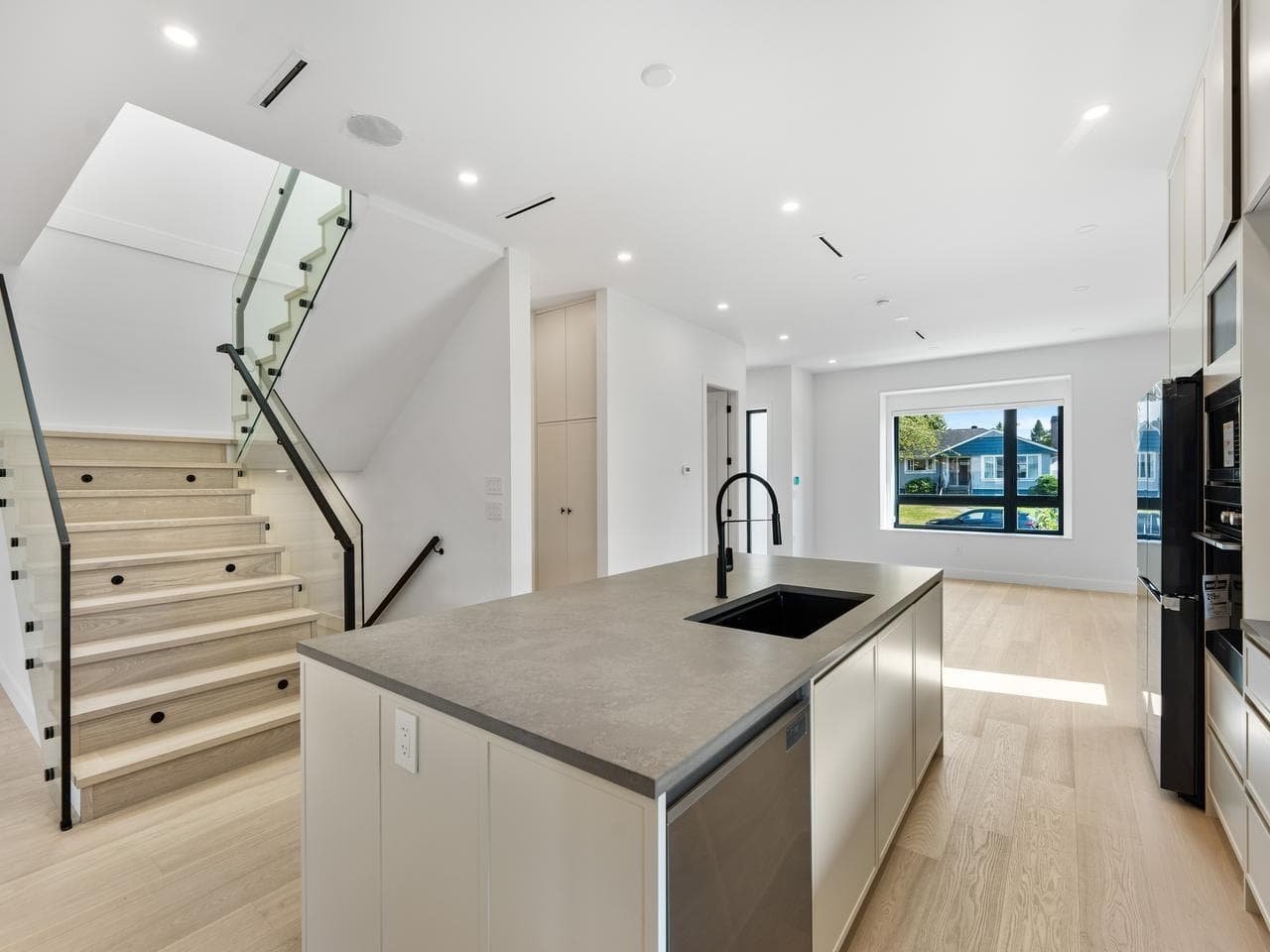 1 - 8633 12th Avenue, Burnaby, V3N 2M1 — photo 5