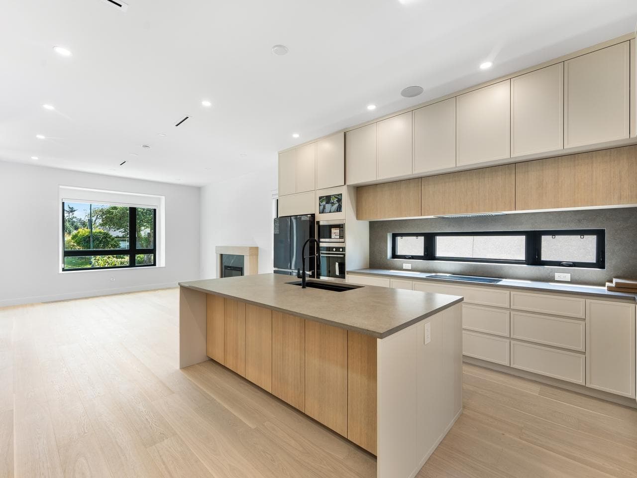 1 - 8633 12th Avenue, Burnaby, V3N 2M1 — photo 4