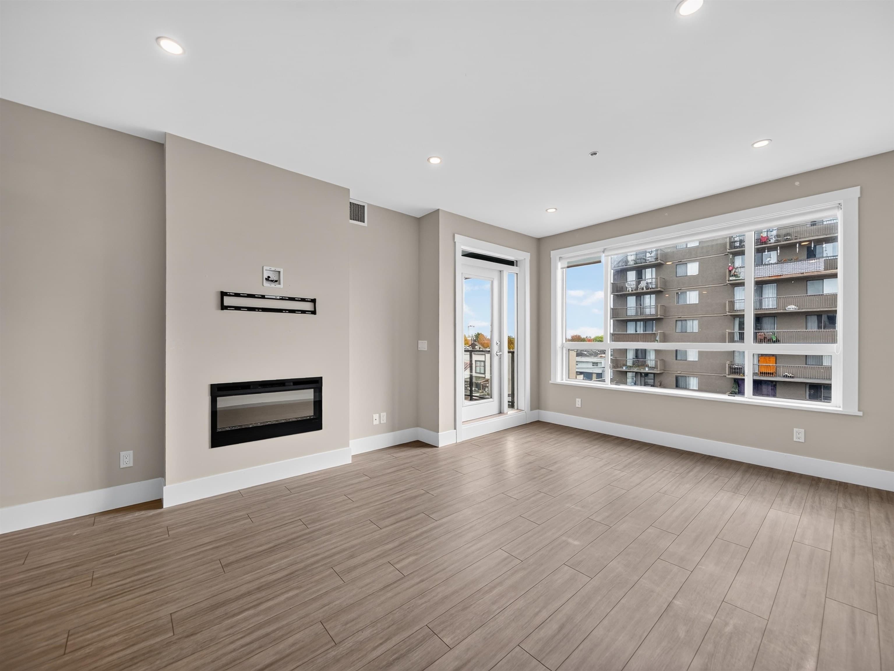 405 - 22335 Mcintosh Avenue, Maple Ridge, V2X 3C2 — photo 1