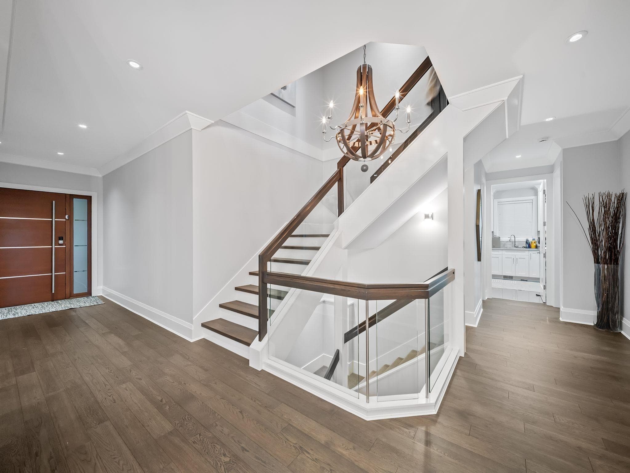 433 E Queens Road, North Vancouver, V7N 4E7 — photo 2