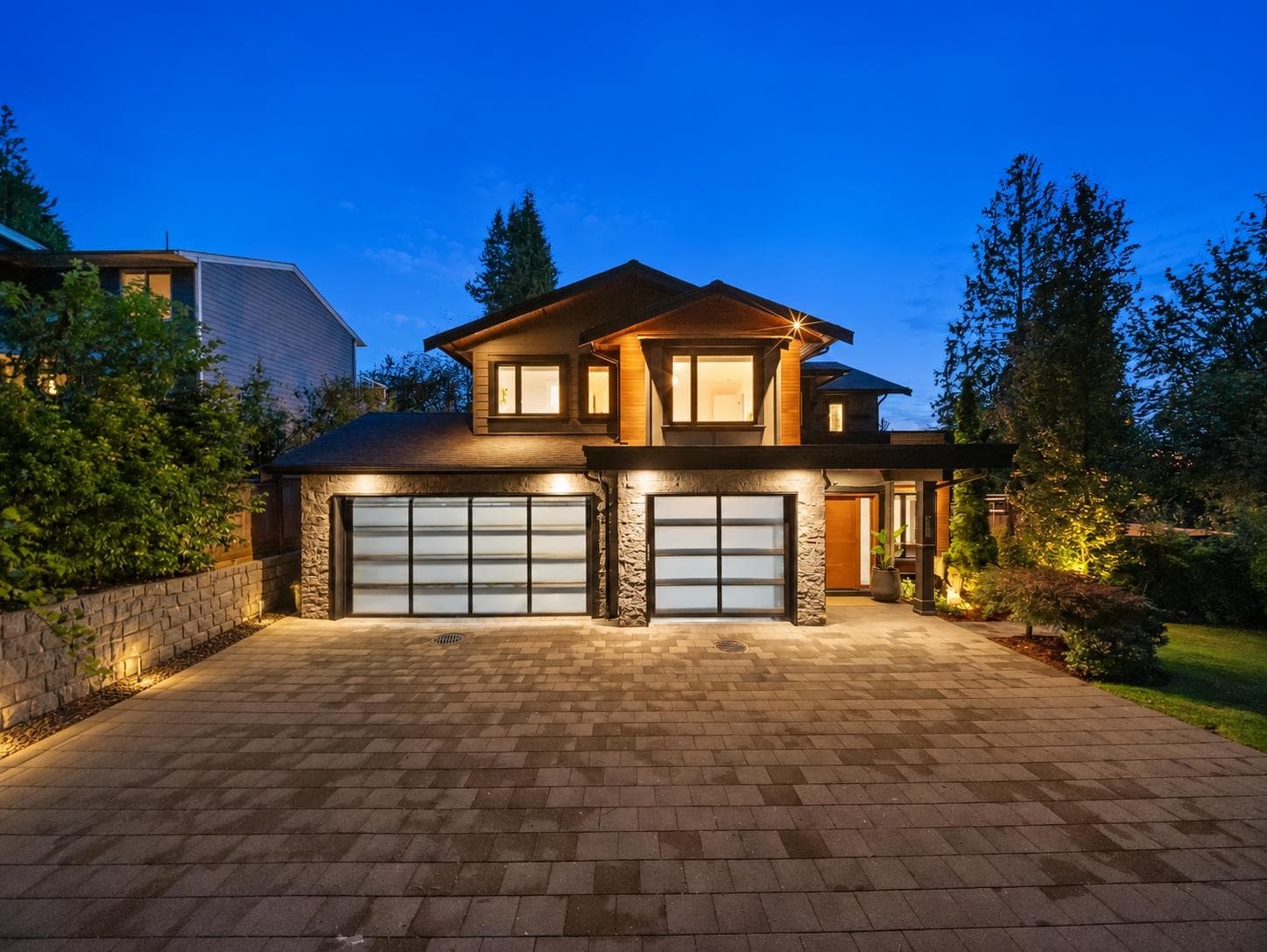 433 E Queens Road, North Vancouver, V7N 4E7 — photo 1