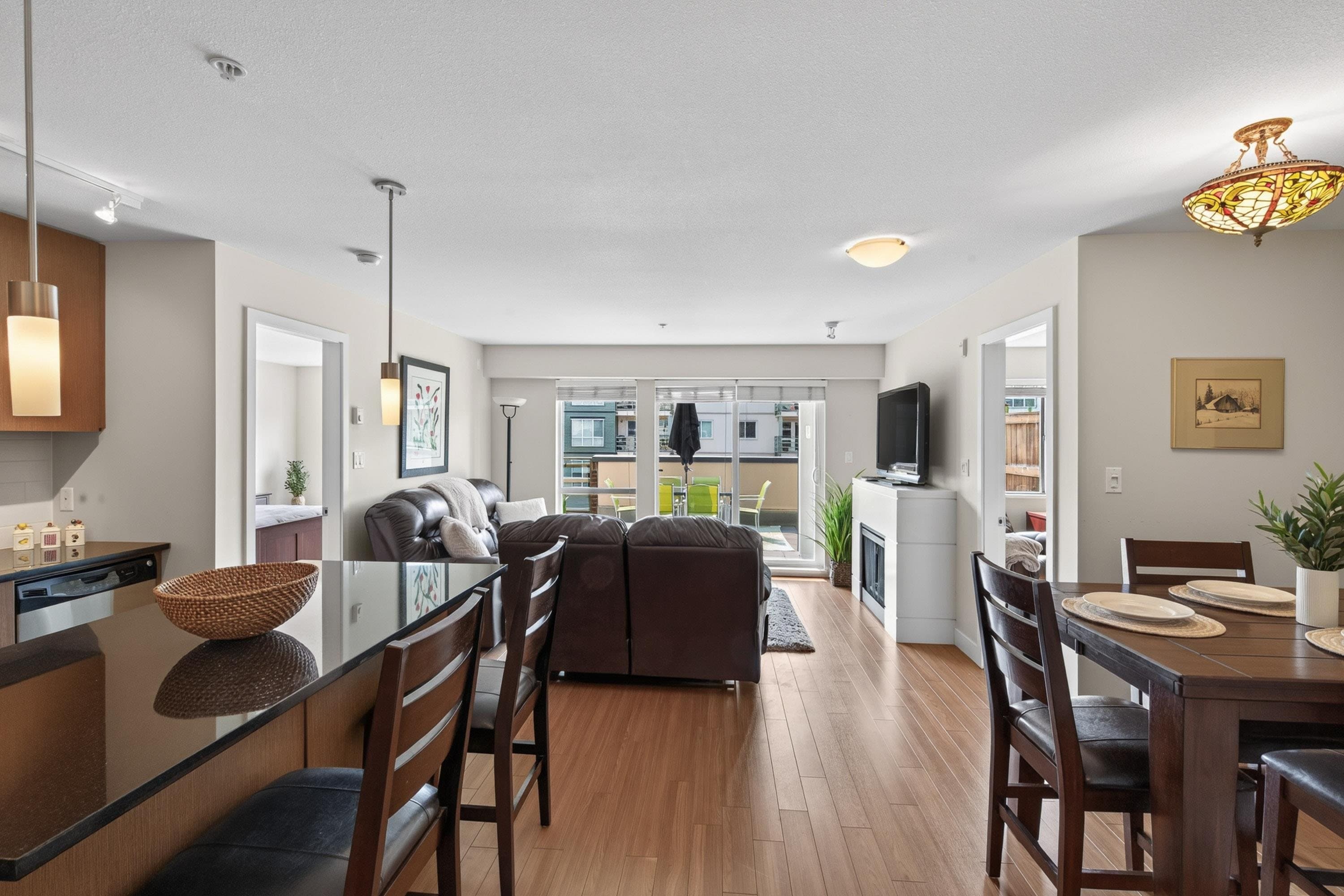 221 - 15745 Croydon Drive, Surrey, V3Z 2L5 — photo 1